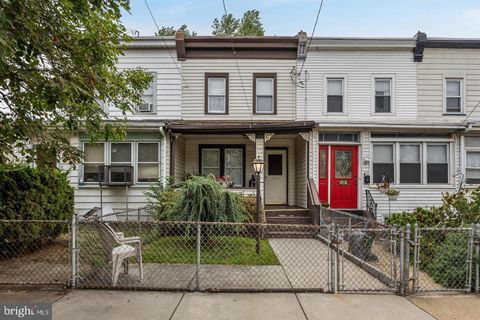 Photo of 614 Hunter Street, GLOUCESTER CITY, NJ 08030 (MLS # NJCD2110228)