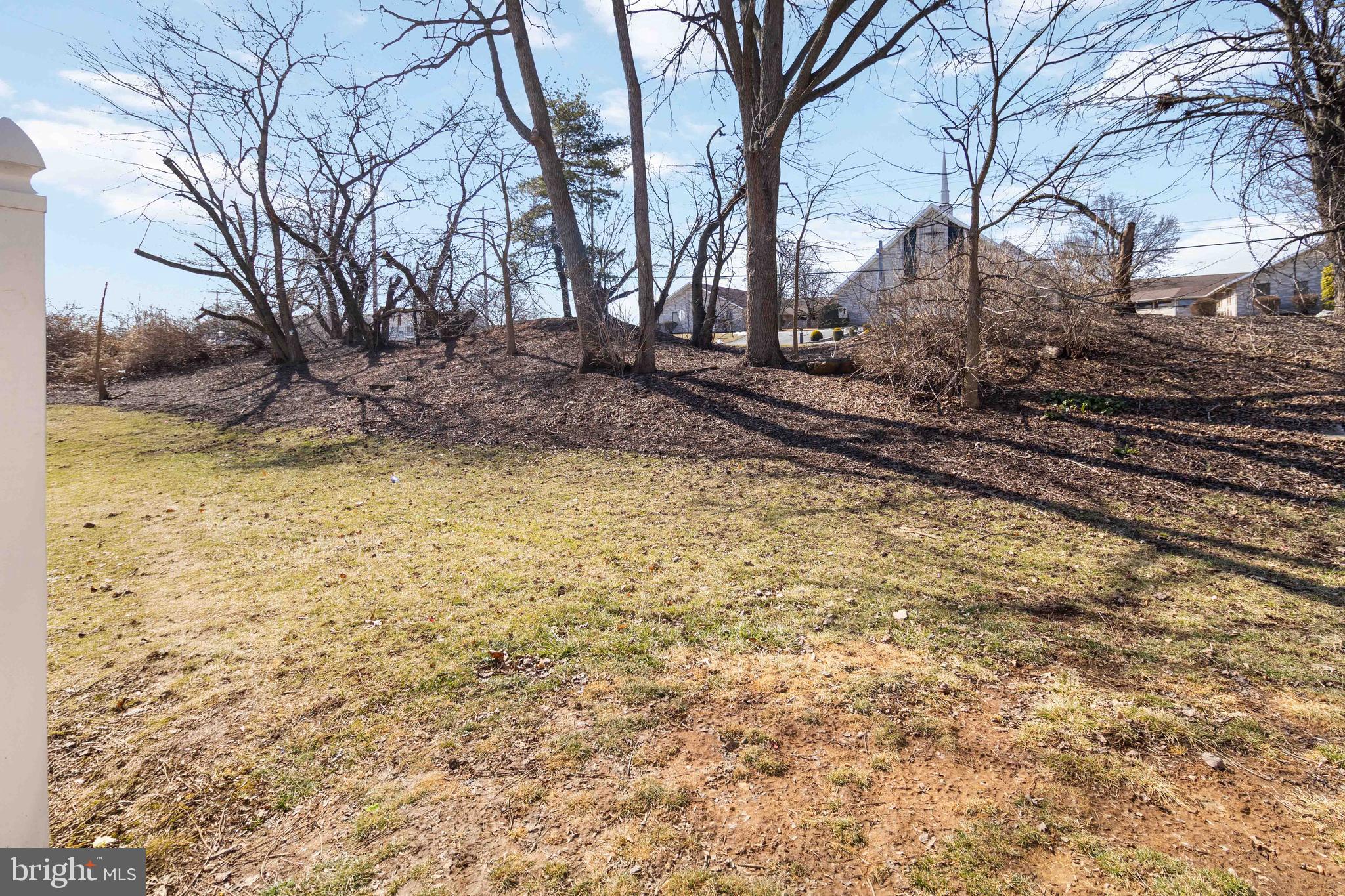 LEXINGTON WOODS - Residential