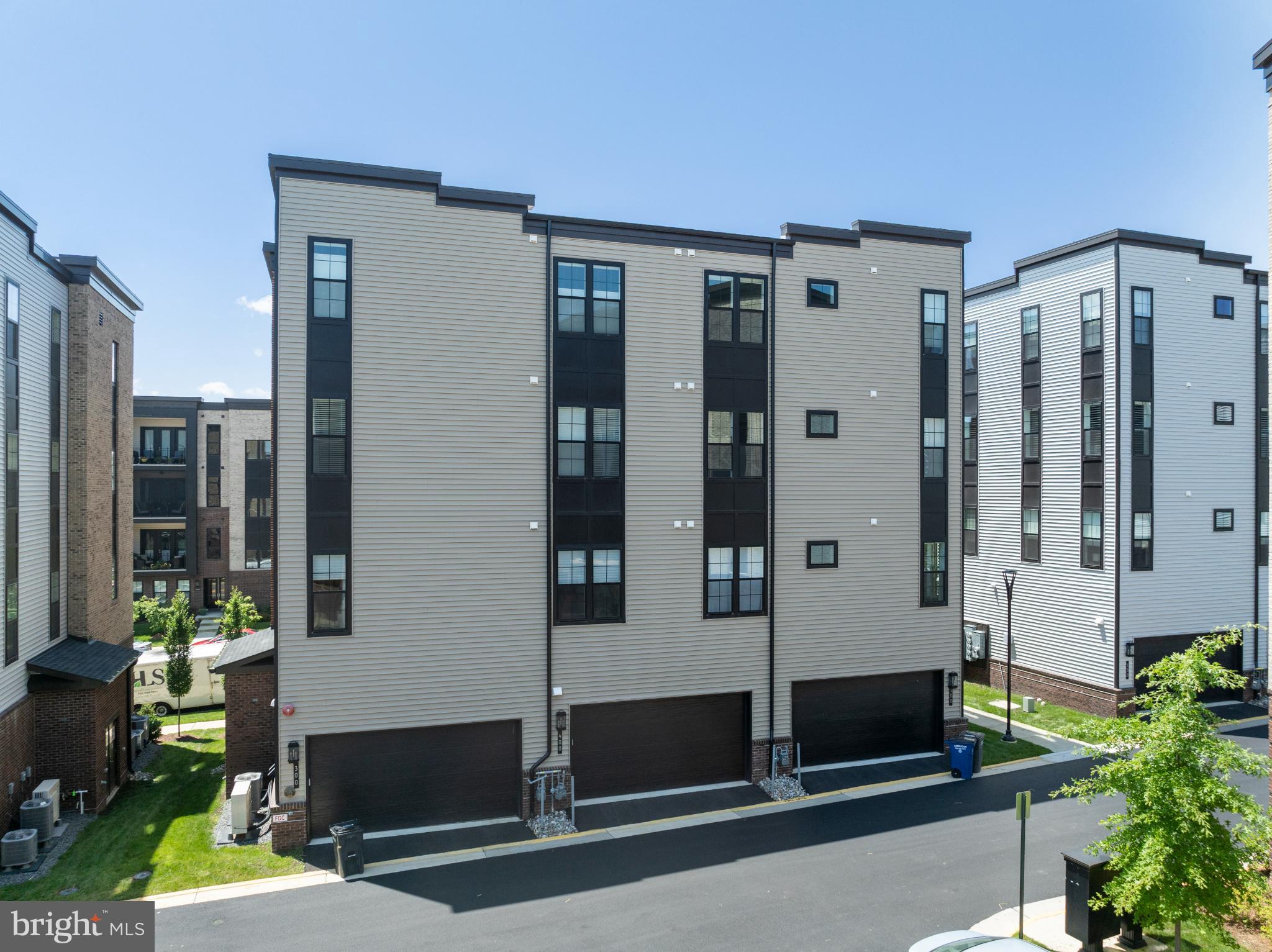 METRO WALK AT MOOREFIELD STATION - Residential