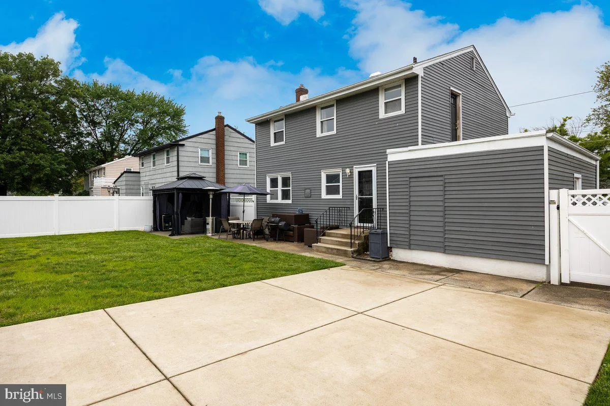 Pennsauken, New Jersey 08109, United States, 3 Bedrooms Bedrooms, ,2 BathroomsBathrooms,Residential,Contingent,126780