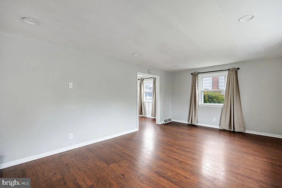 Pennsauken, New Jersey 08109, United States, 3 Bedrooms Bedrooms, ,2 BathroomsBathrooms,Residential,Contingent,126780