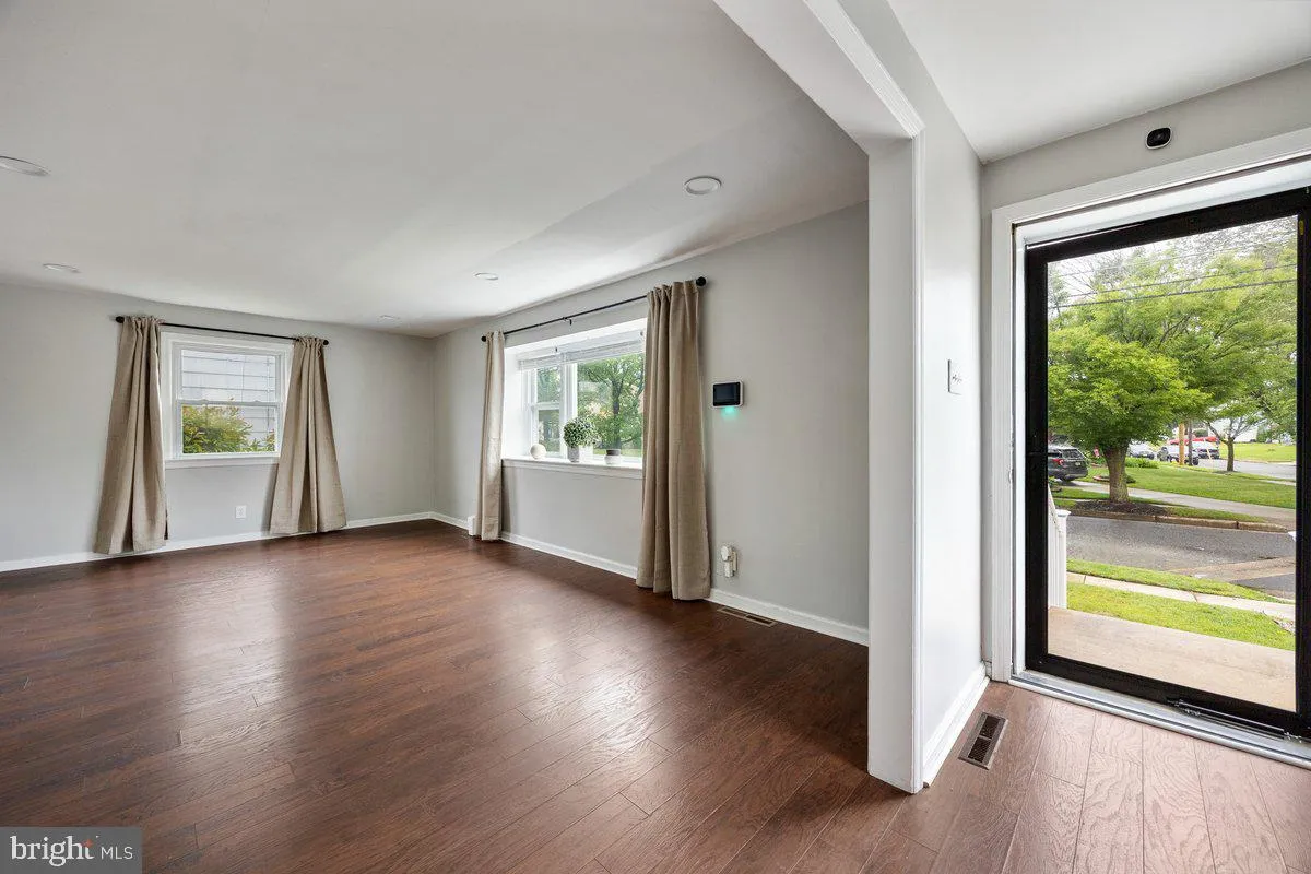 Pennsauken, New Jersey 08109, United States, 3 Bedrooms Bedrooms, ,2 BathroomsBathrooms,Residential,Contingent,126780