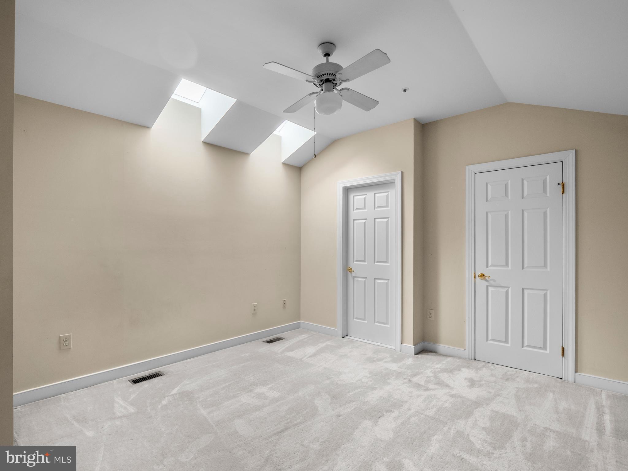 QUINCE ORCHARD KNOLLS - Residential