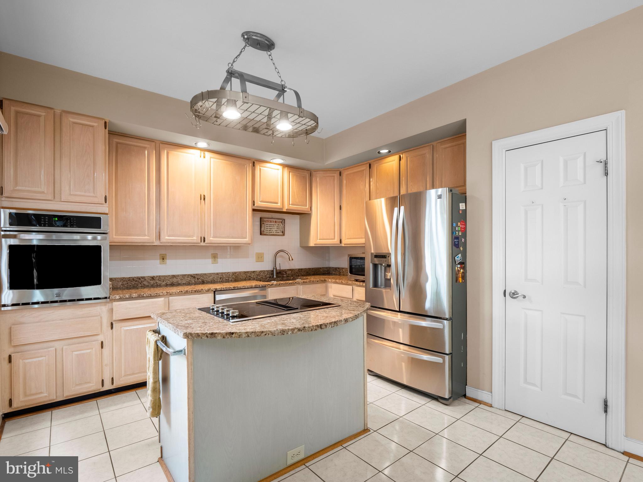 QUINCE ORCHARD KNOLLS - Residential