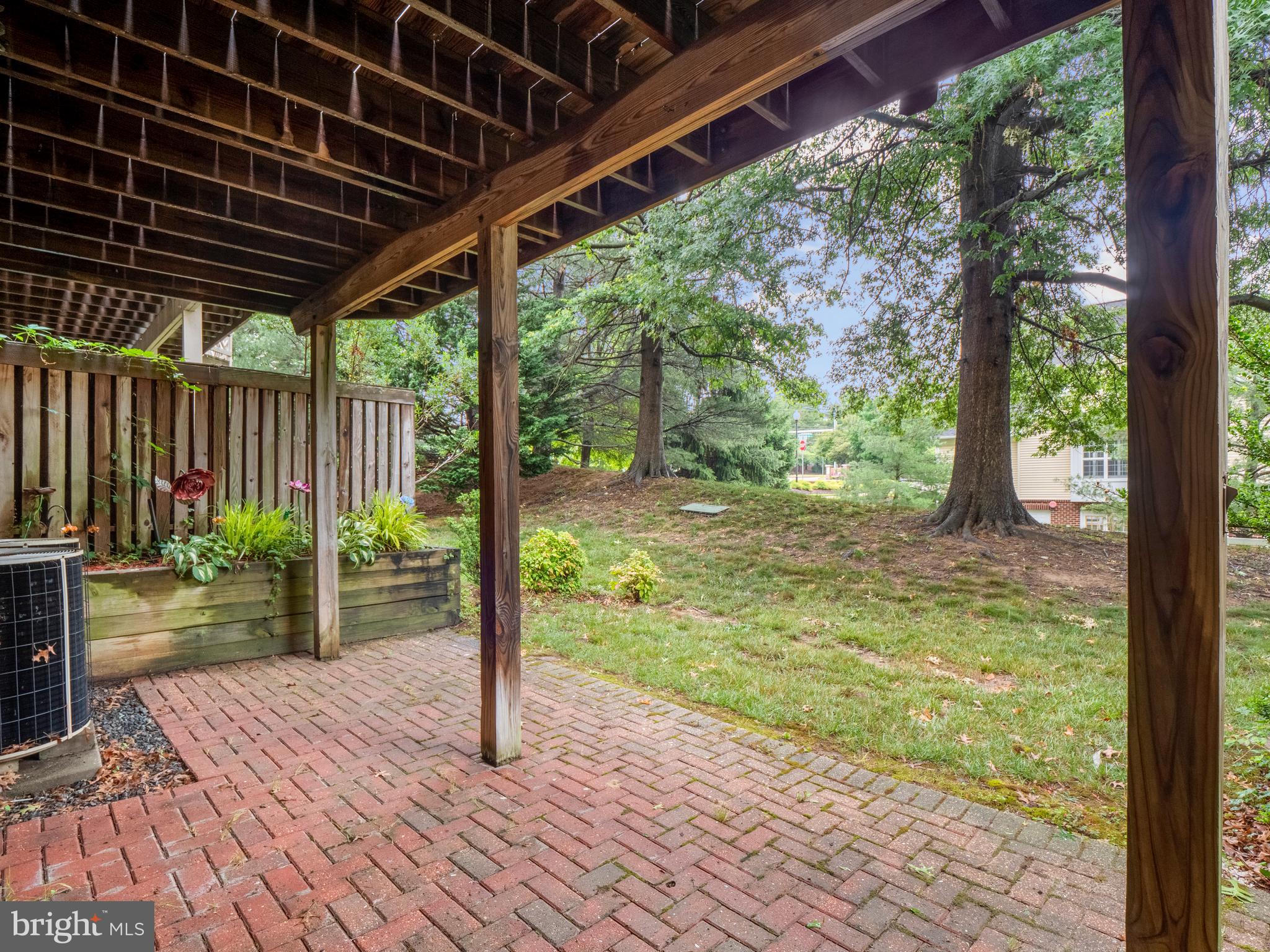 QUINCE ORCHARD KNOLLS - Residential