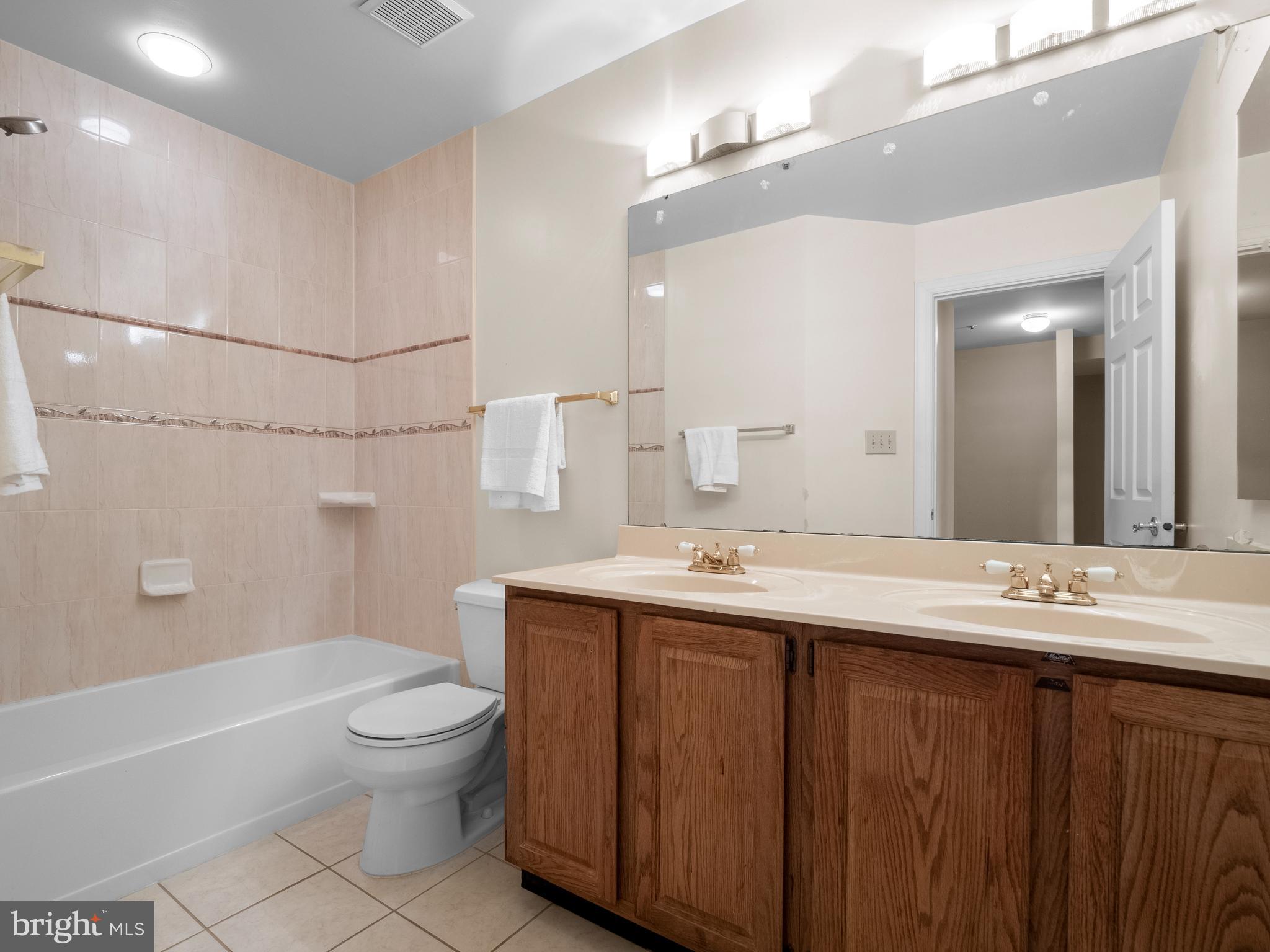 QUINCE ORCHARD KNOLLS - Residential