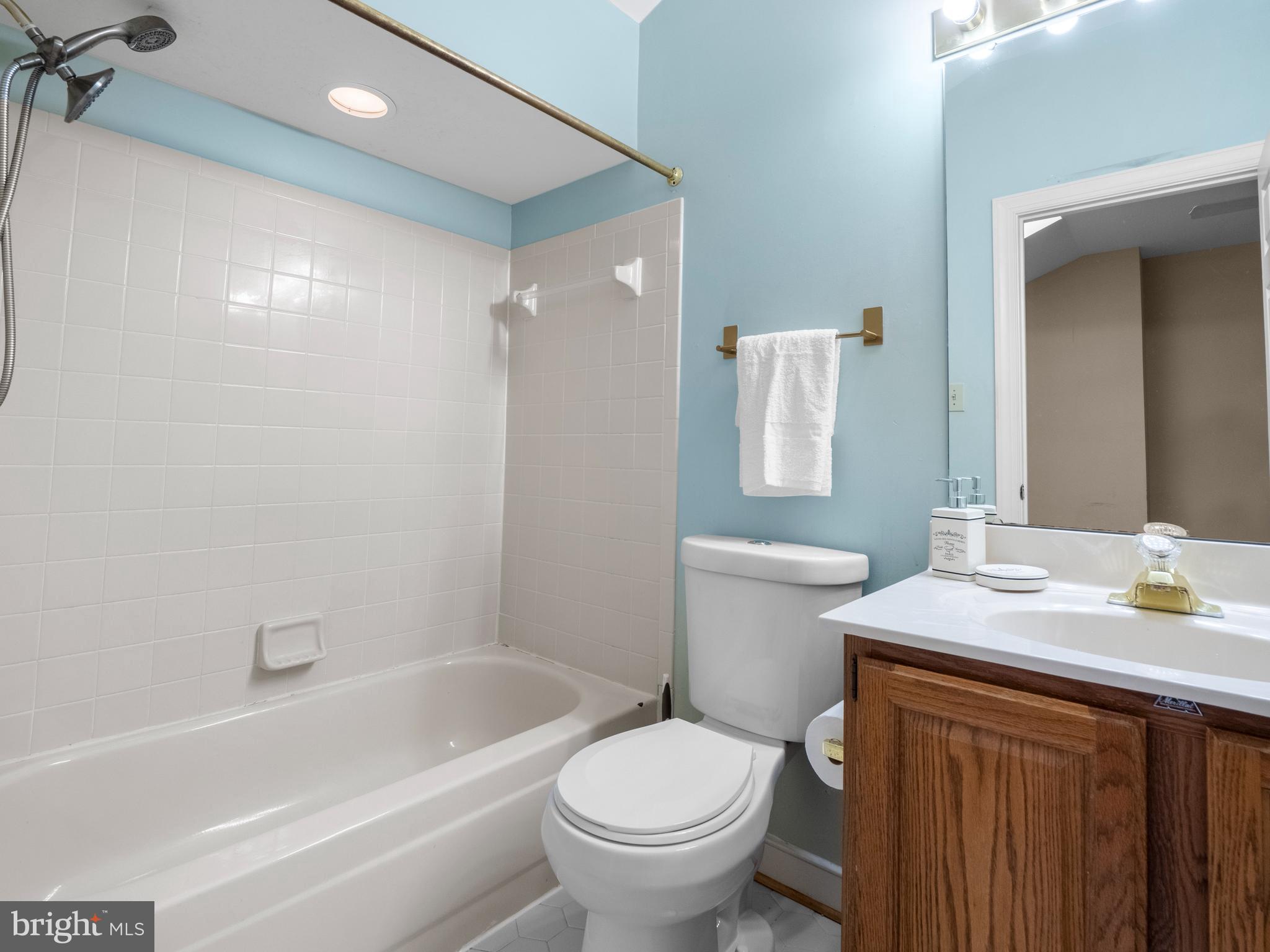 QUINCE ORCHARD KNOLLS - Residential