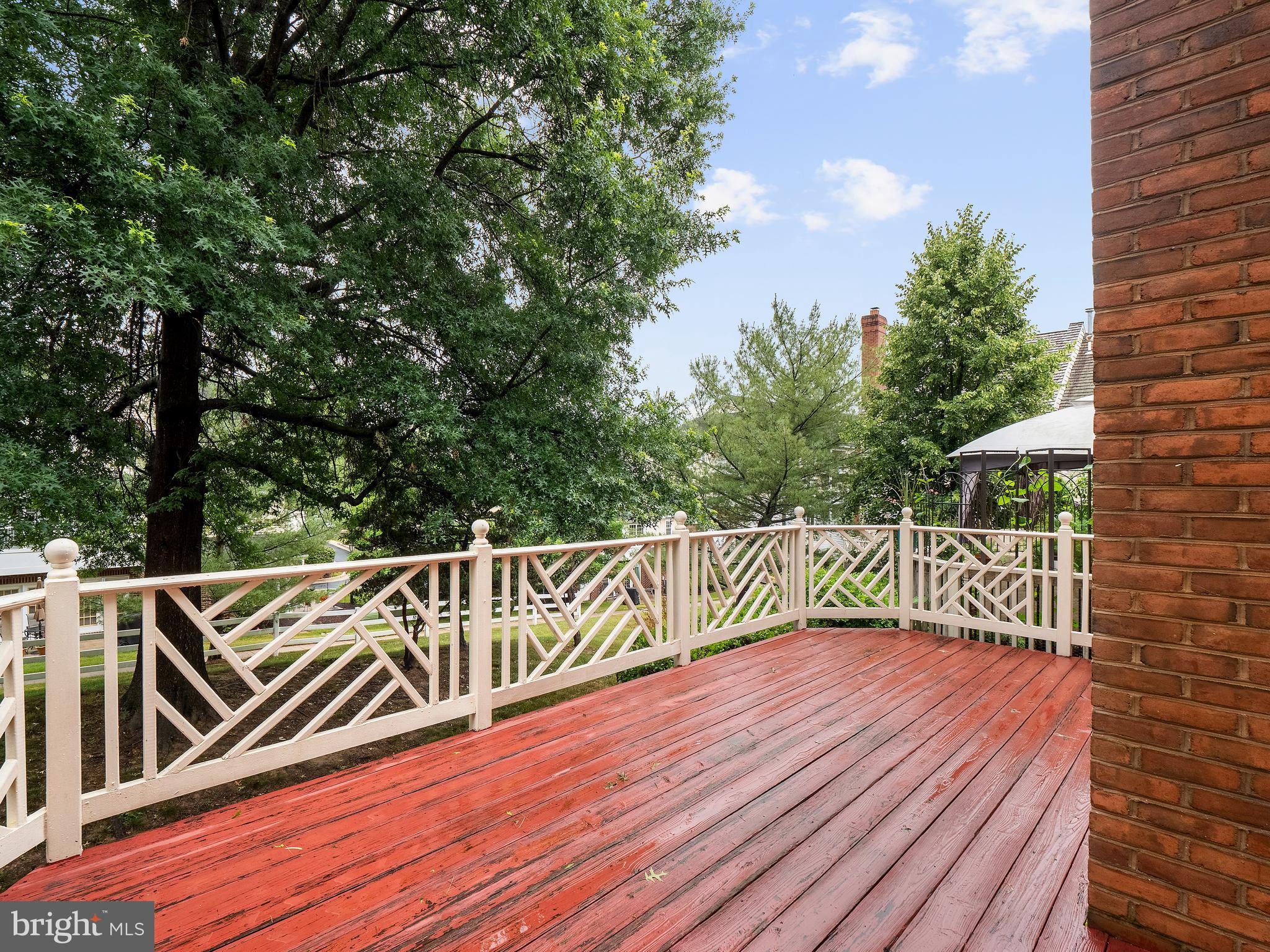 QUINCE ORCHARD KNOLLS - Residential