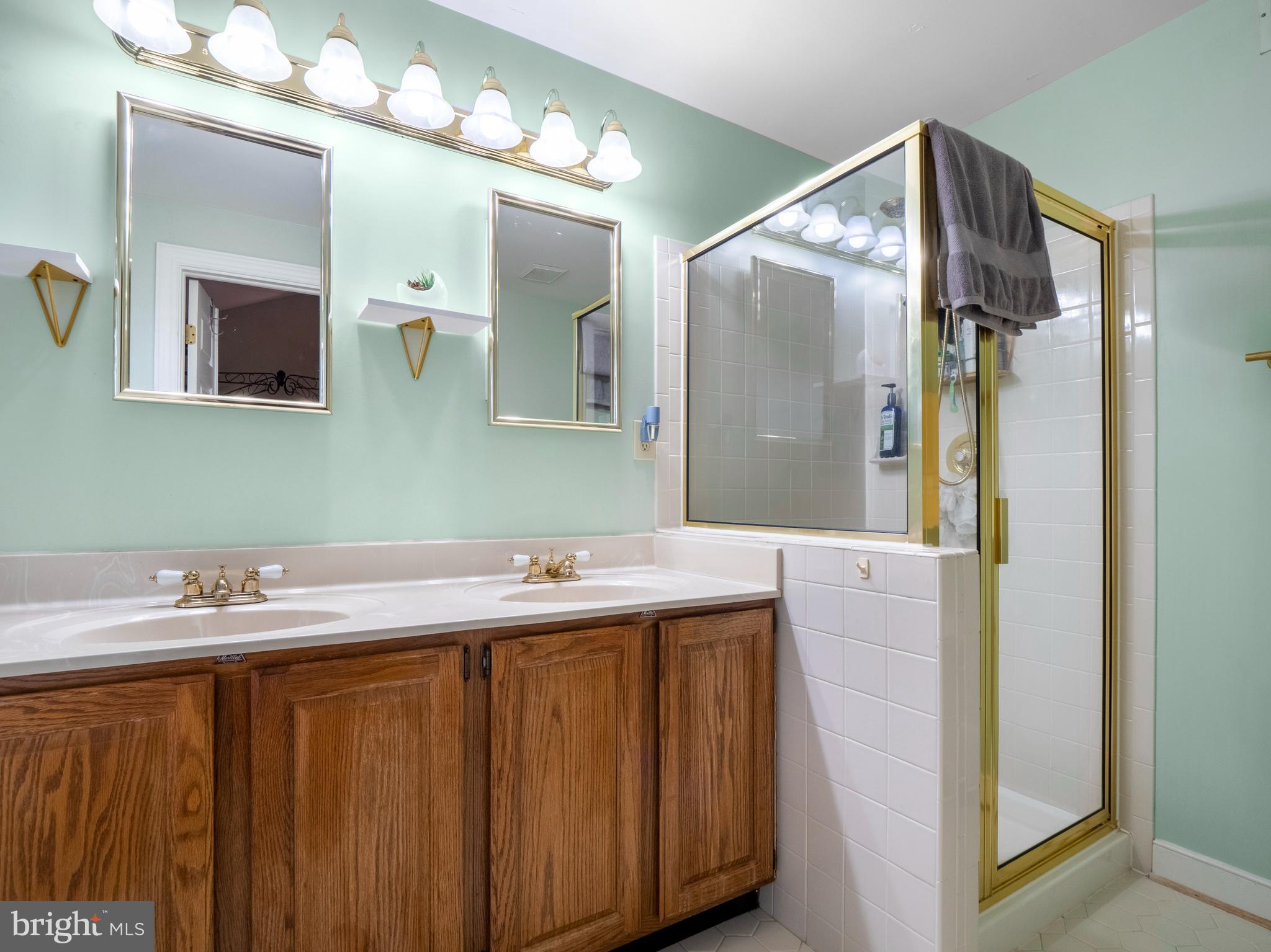 QUINCE ORCHARD KNOLLS - Residential