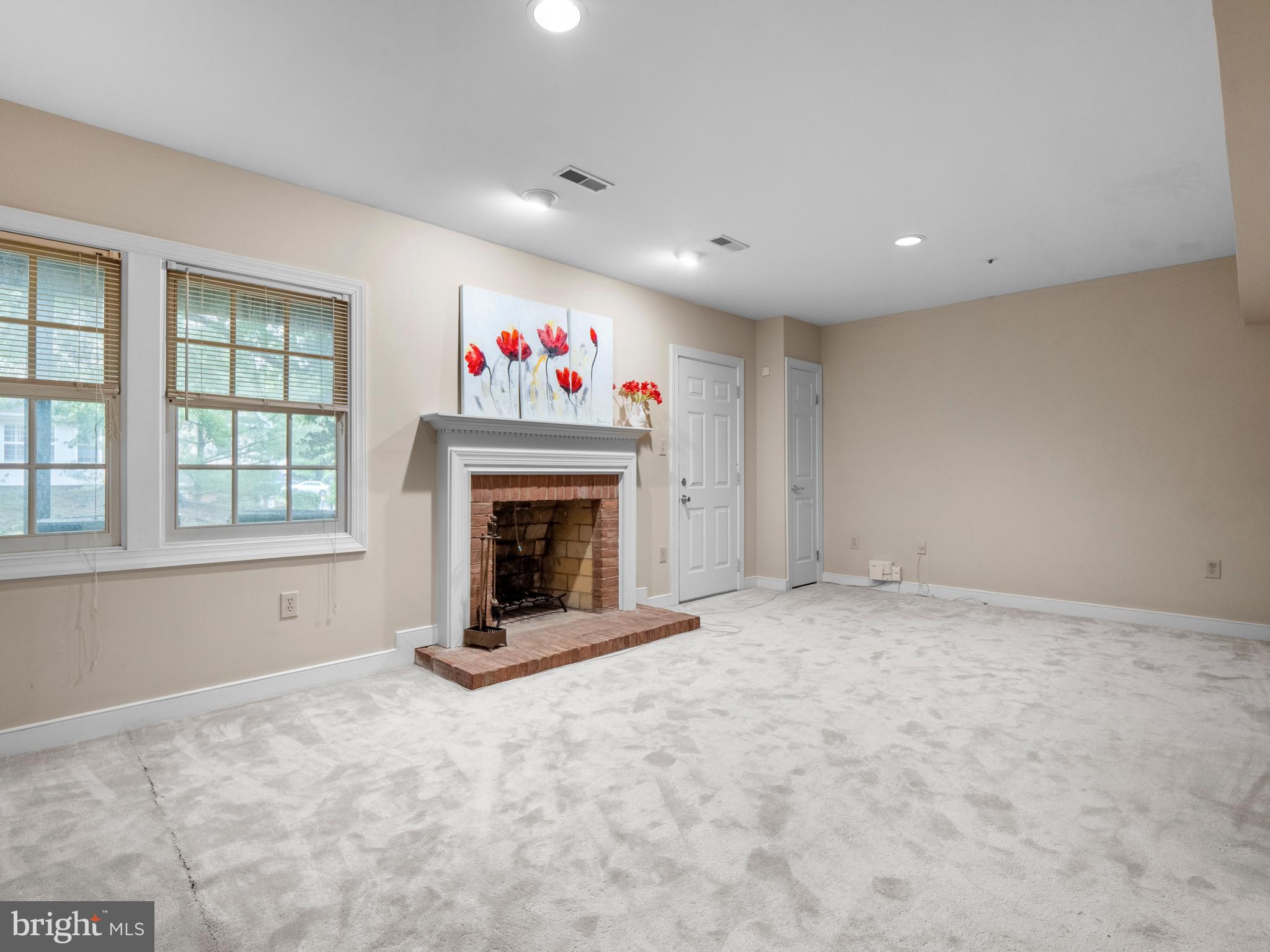 QUINCE ORCHARD KNOLLS - Residential