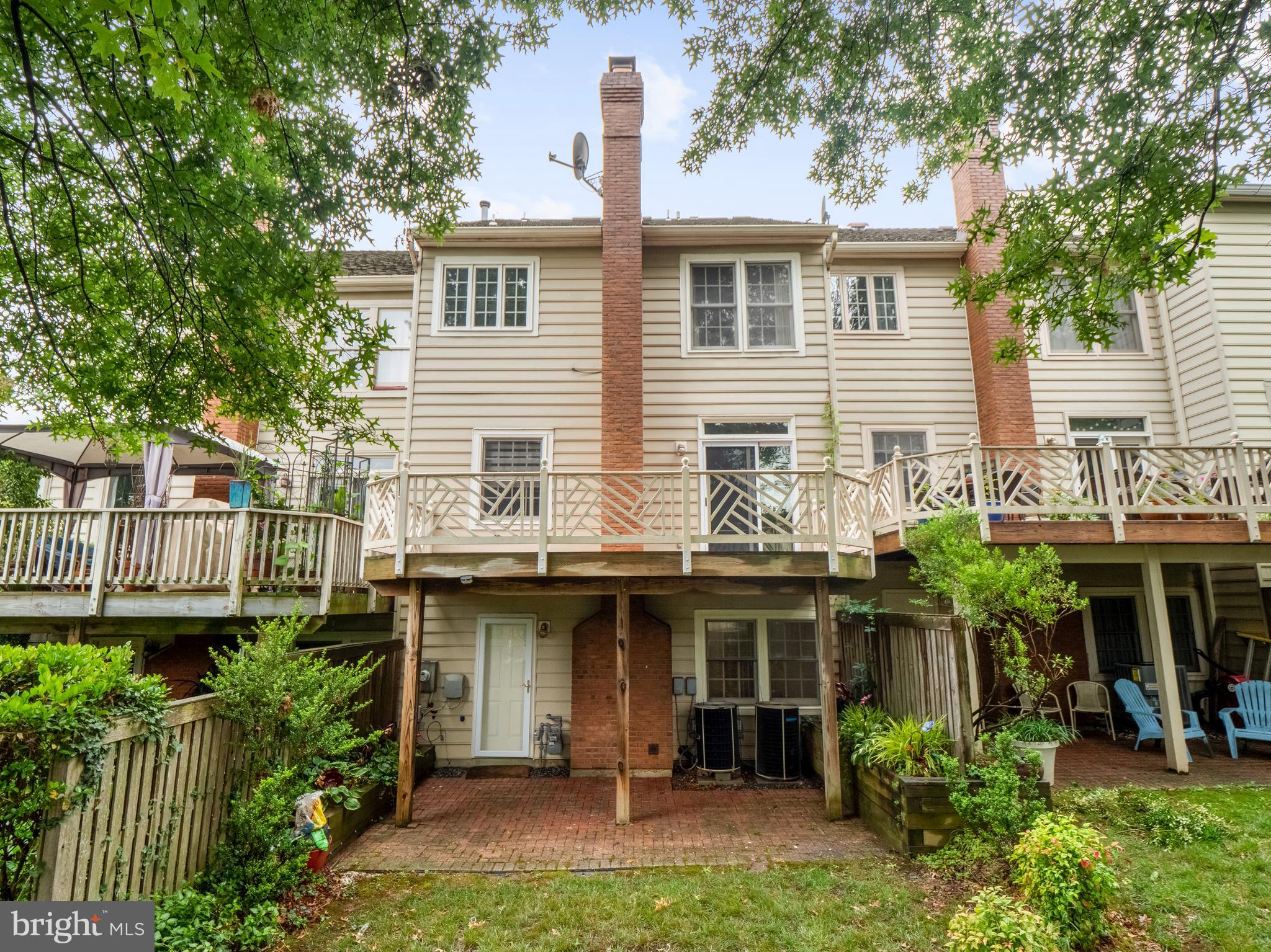 QUINCE ORCHARD KNOLLS - Residential