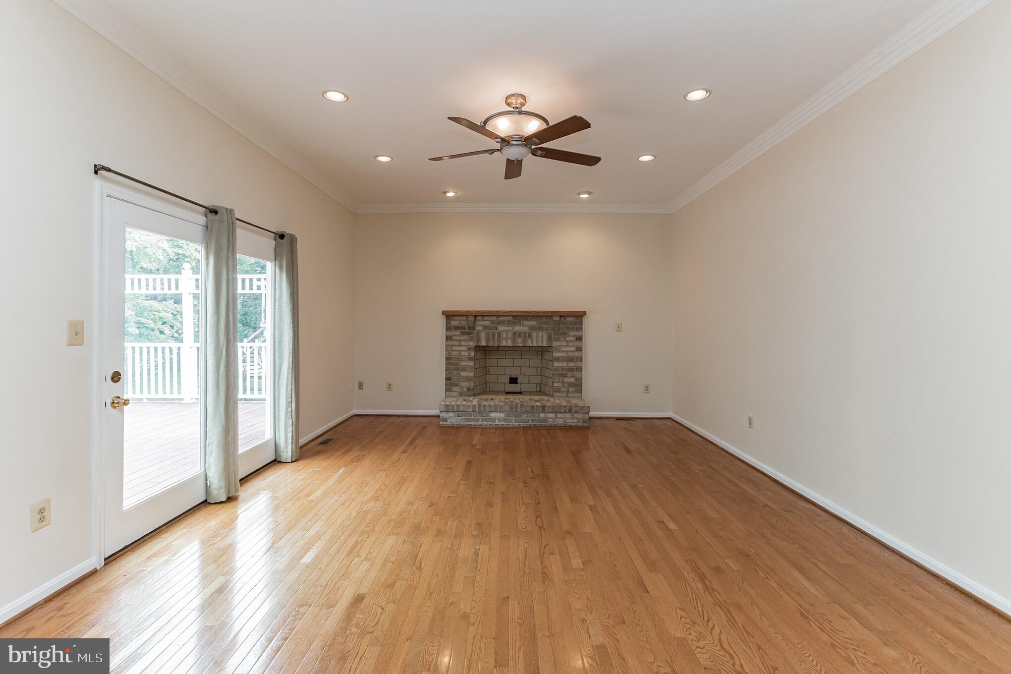 WILLOWS OF POTOMAC - Residential Lease