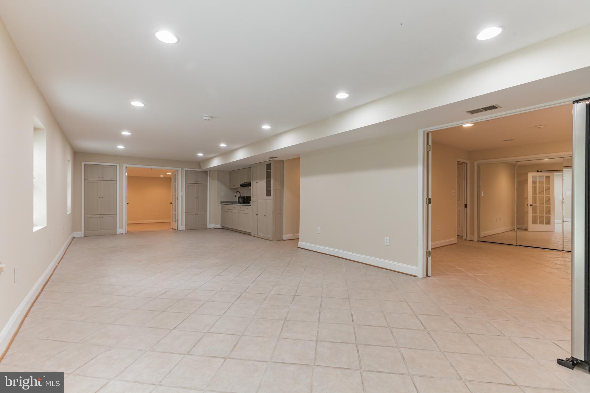 WILLOWS OF POTOMAC - Residential Lease