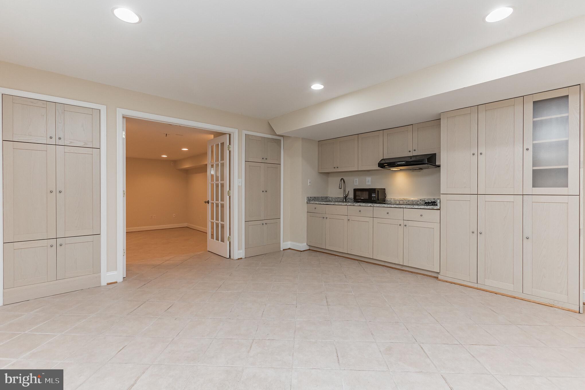 WILLOWS OF POTOMAC - Residential Lease