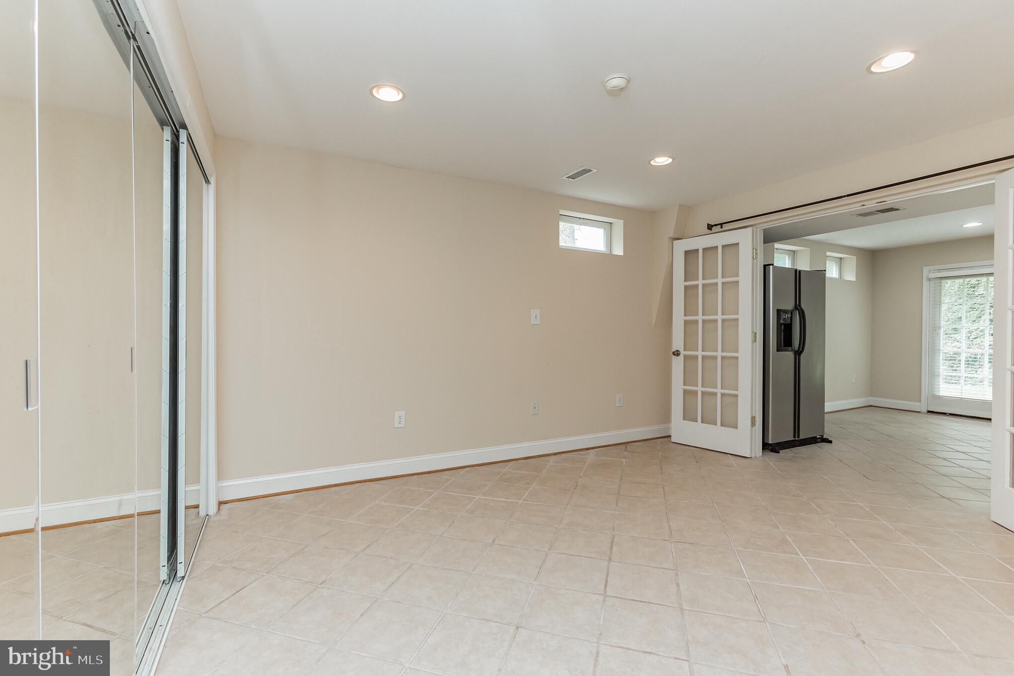 WILLOWS OF POTOMAC - Residential Lease