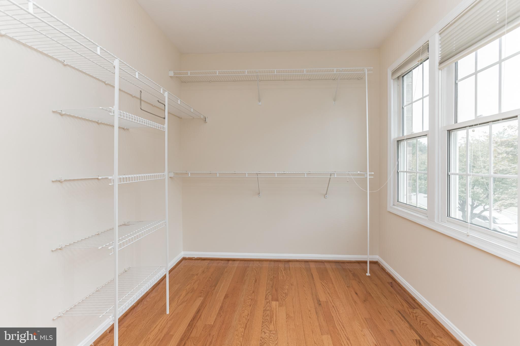 WILLOWS OF POTOMAC - Residential Lease