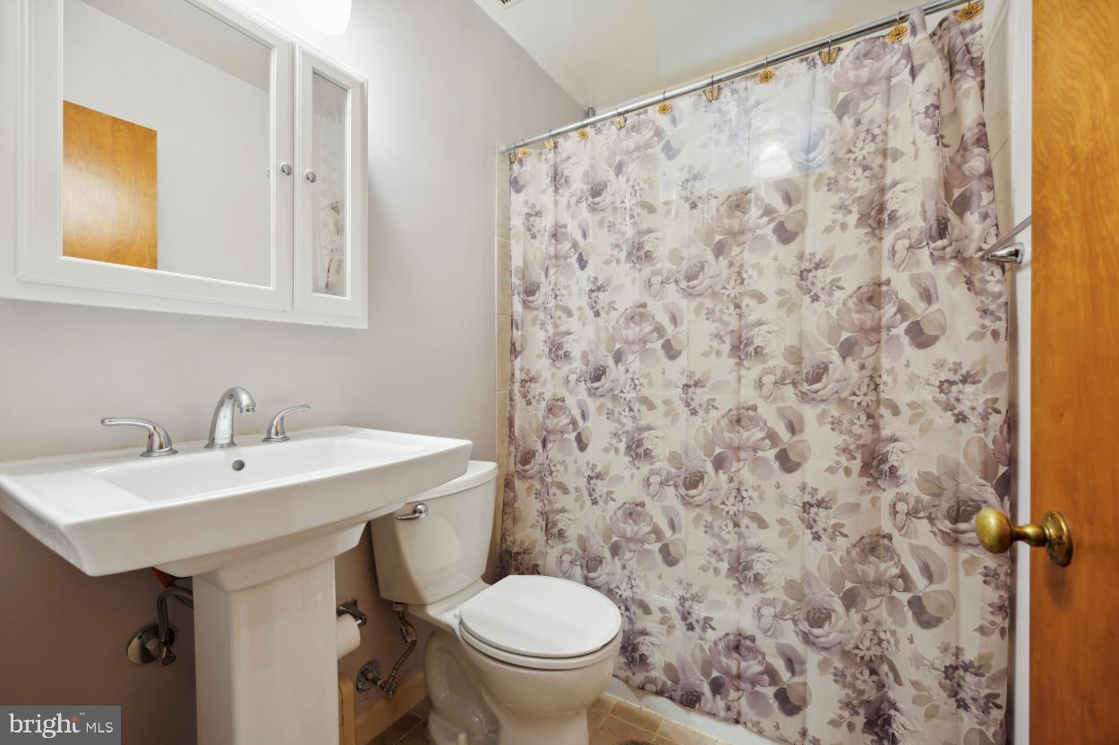 CEDAR HOLLOW - Residential