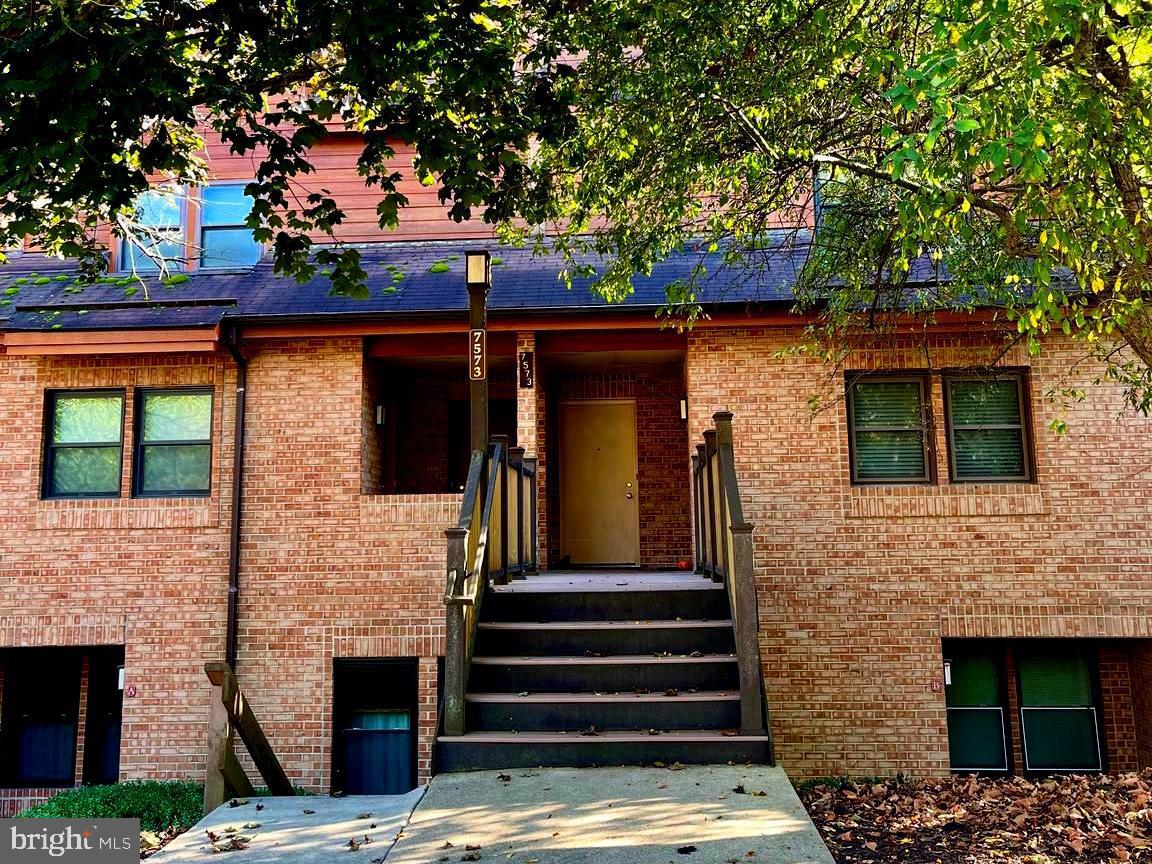 Affordable & move-in ready! 2.5-story condo with desirable open floor plan, wood-burning fireplace, and oversized balcony backing to trees. Freshly painted with newish carpet, stainless steel appliances, and neutral finishes. Enjoy community tennis courts, trails, a dog park, and proximity to shopping. Conveniently located near I-95, BW Parkway, Routes 29 and 32 for easy access to Baltimore and DC.
Schedule your tour today--This one won't last!
