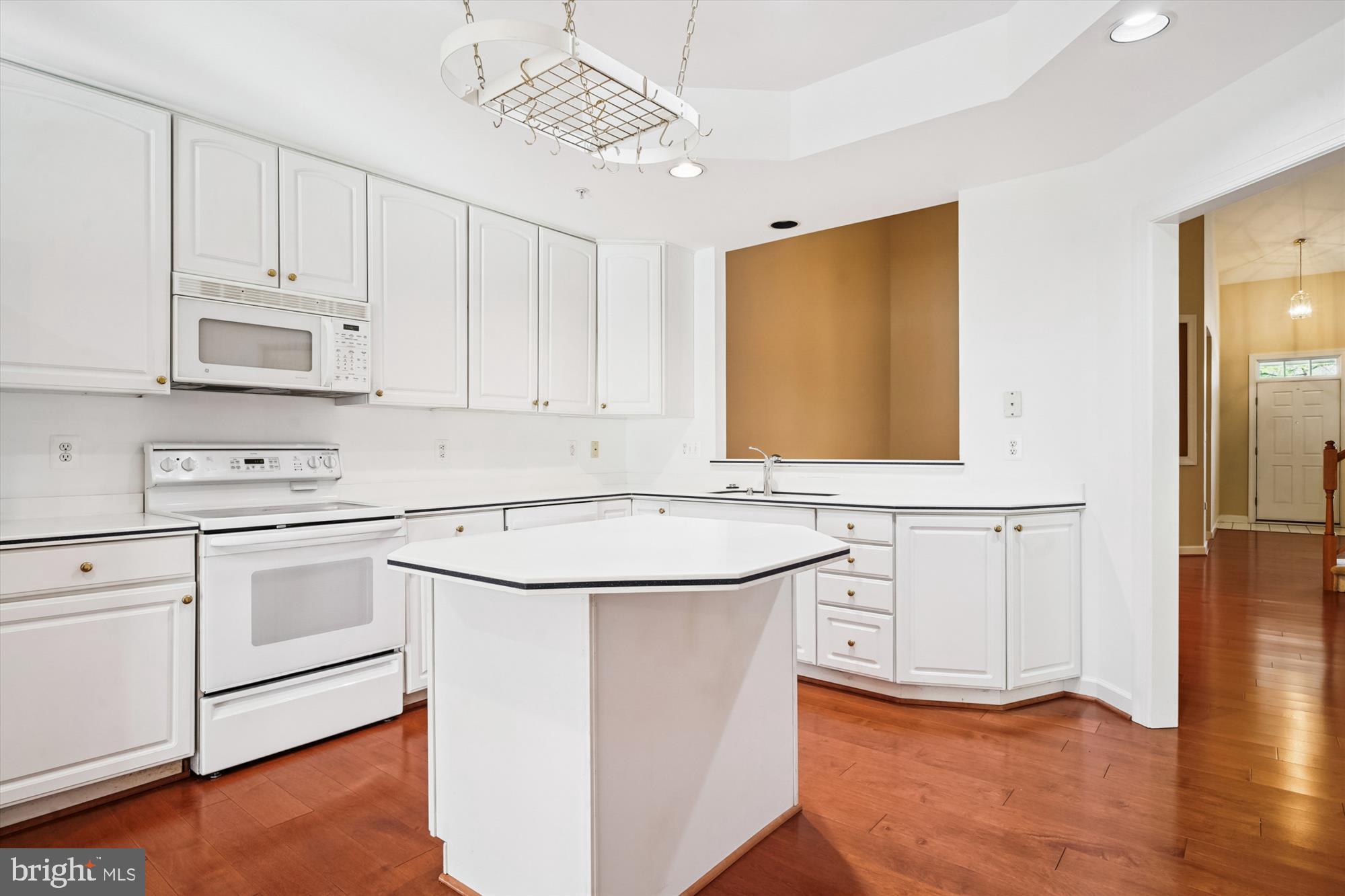 SOUTH RIVER COLONY - Residential