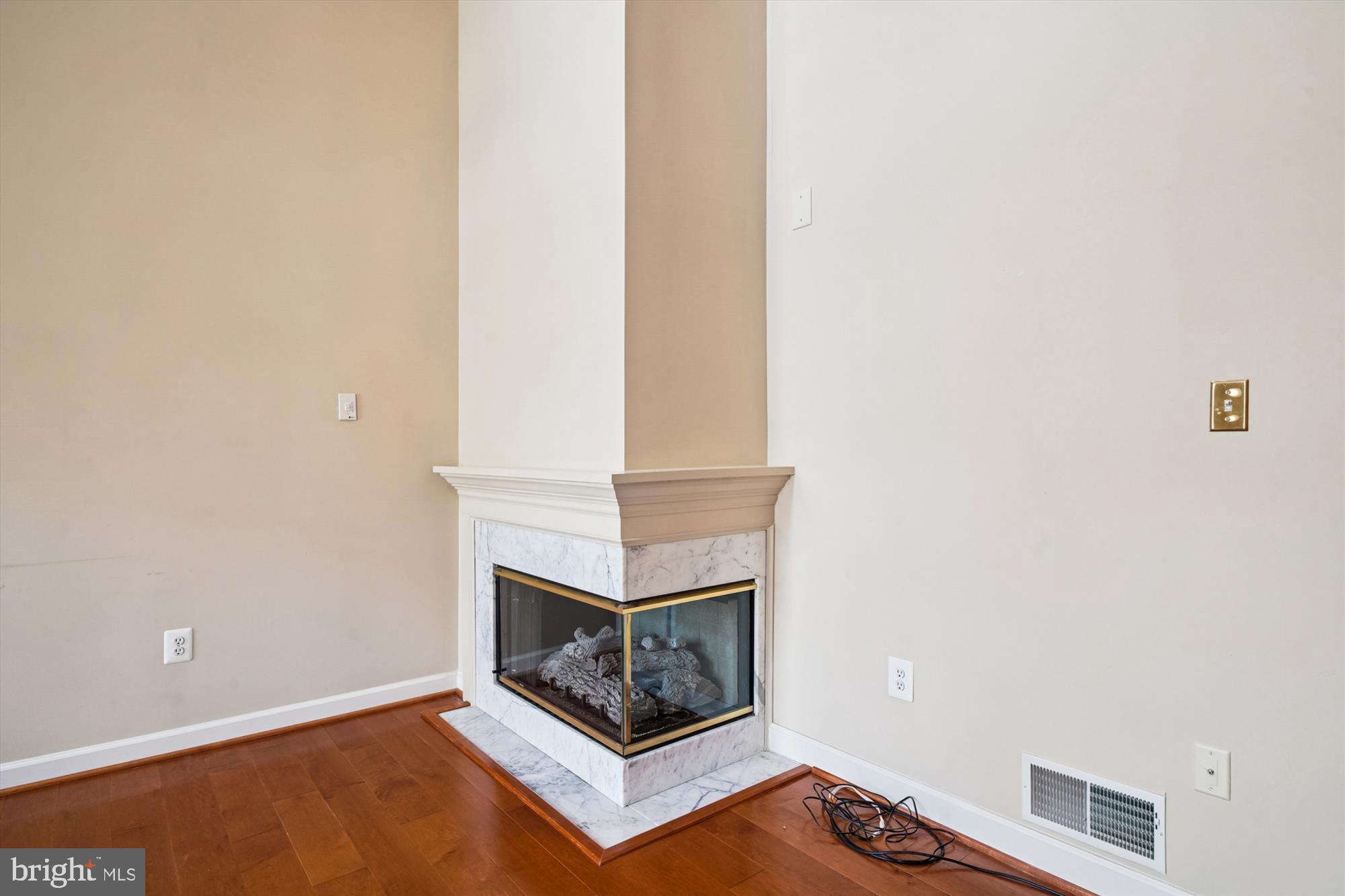 SOUTH RIVER COLONY - Residential