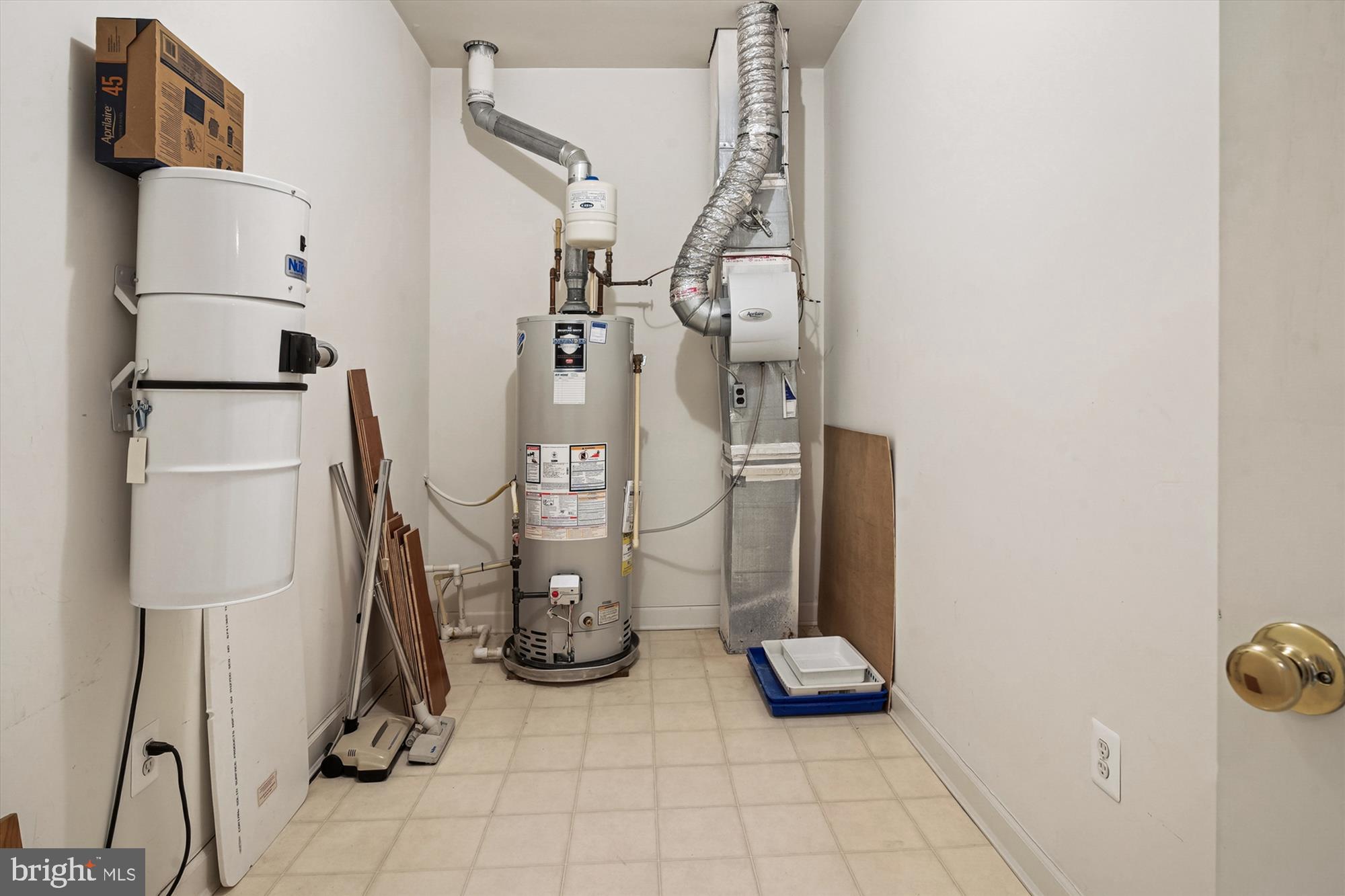 SOUTH RIVER COLONY - Residential