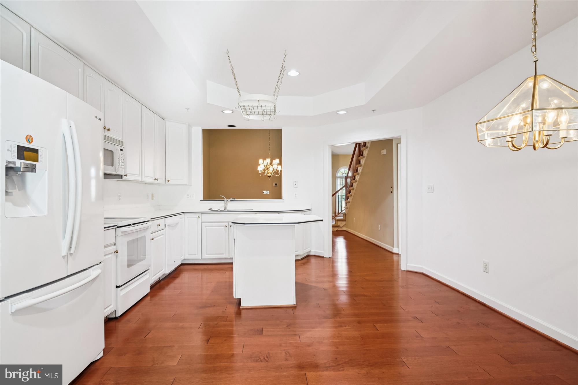 SOUTH RIVER COLONY - Residential