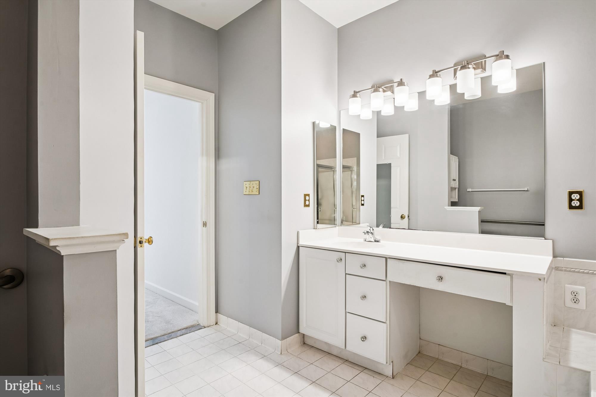 SOUTH RIVER COLONY - Residential