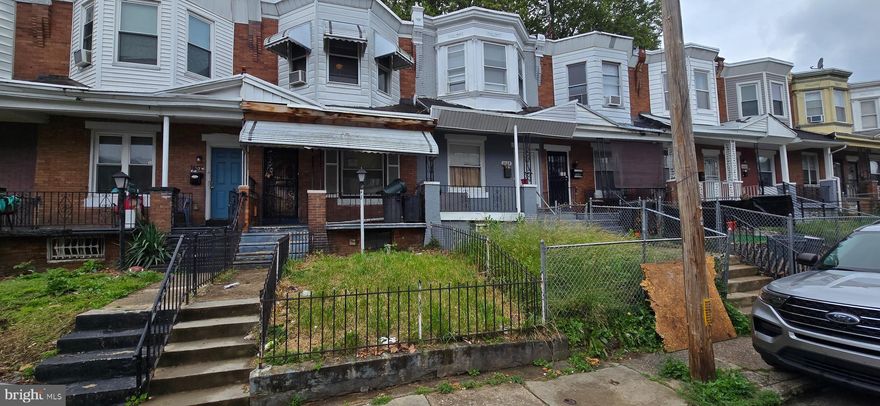 Great opportunity for an investor to fix and flip or rehab and add to their real estate portfolio. Property will need to be rehabbed to get it to its full potenatial.