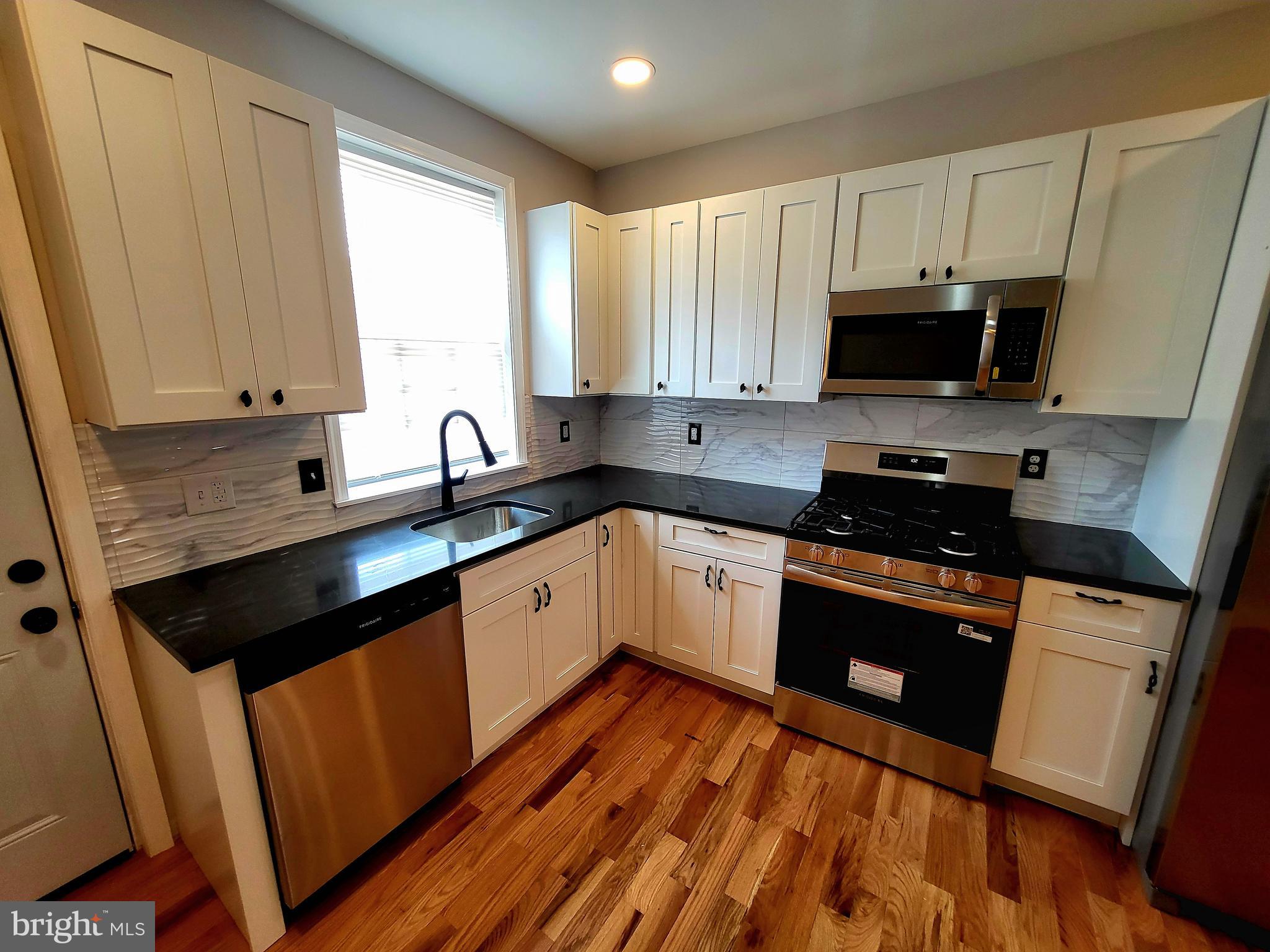 EAST KENSINGTON - Residential