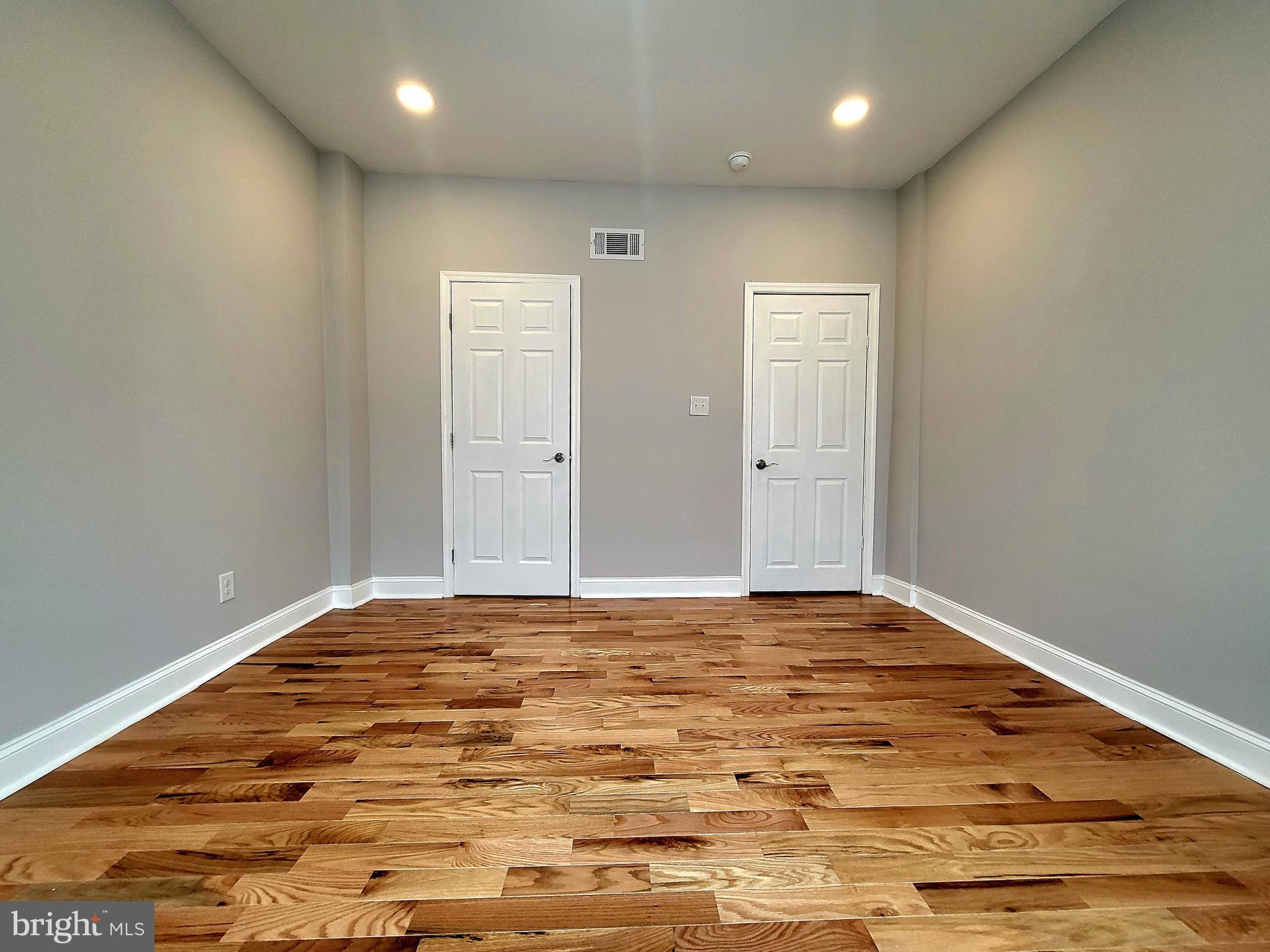 EAST KENSINGTON - Residential