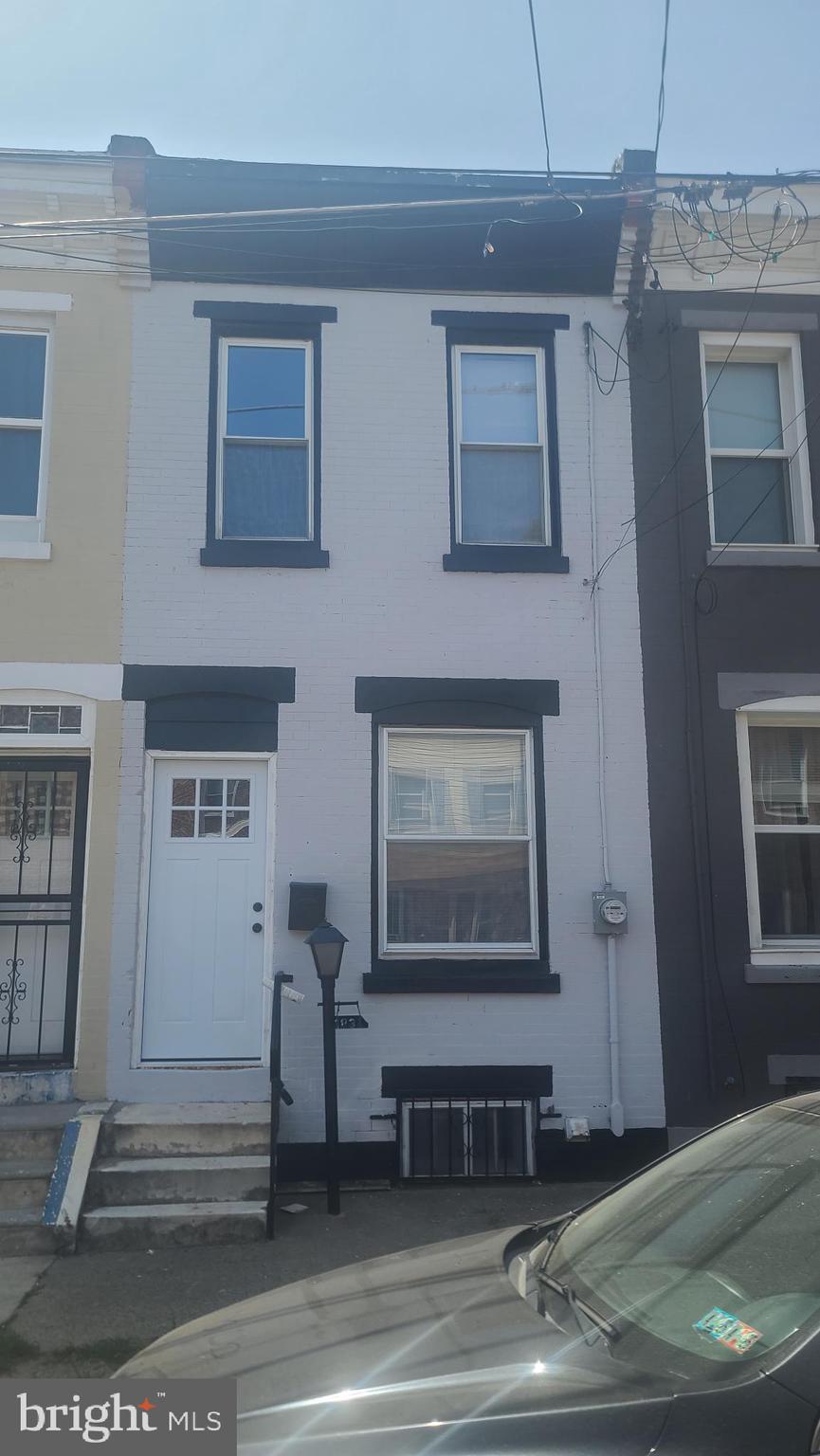 EAST KENSINGTON - Residential