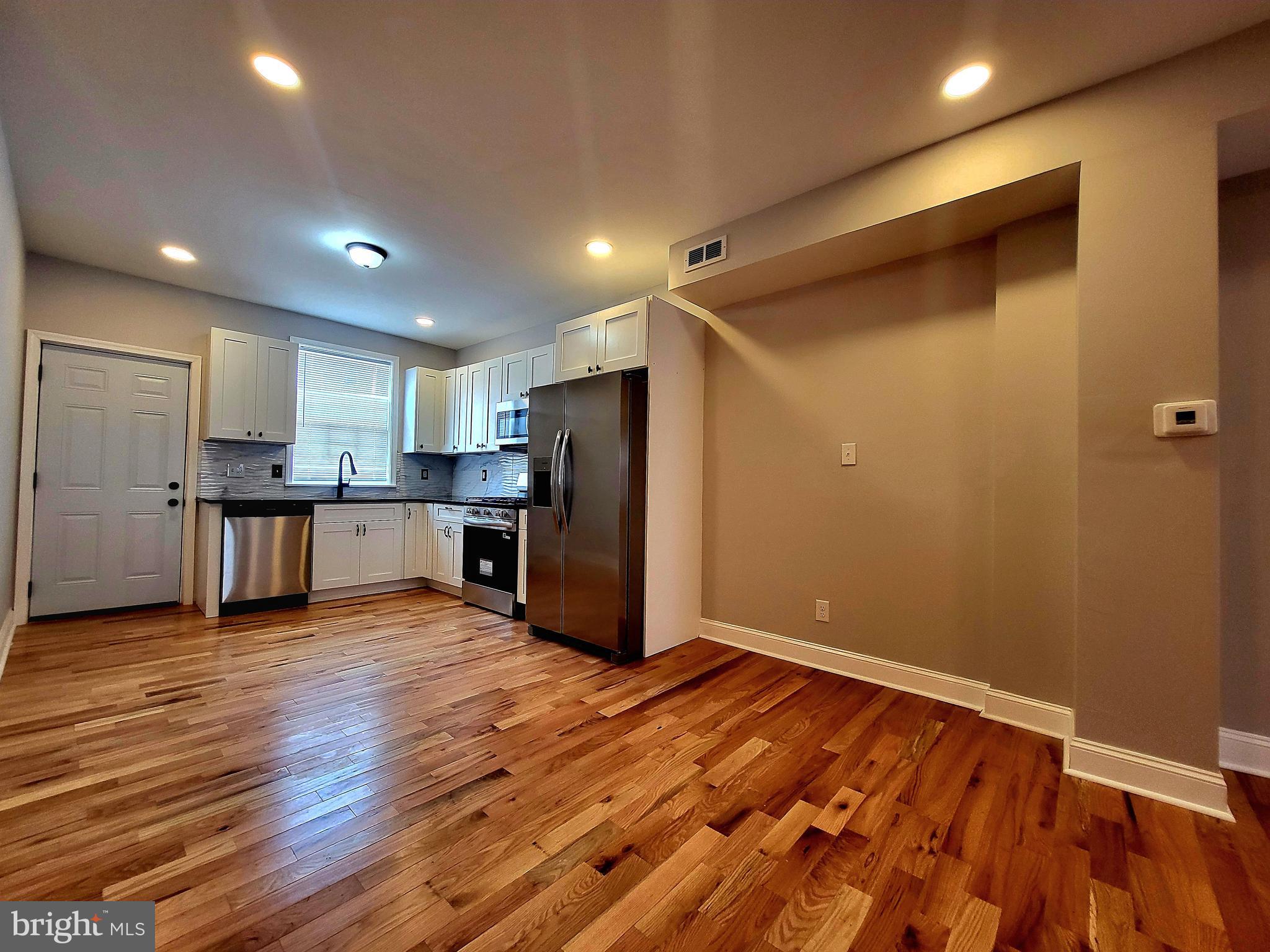 EAST KENSINGTON - Residential