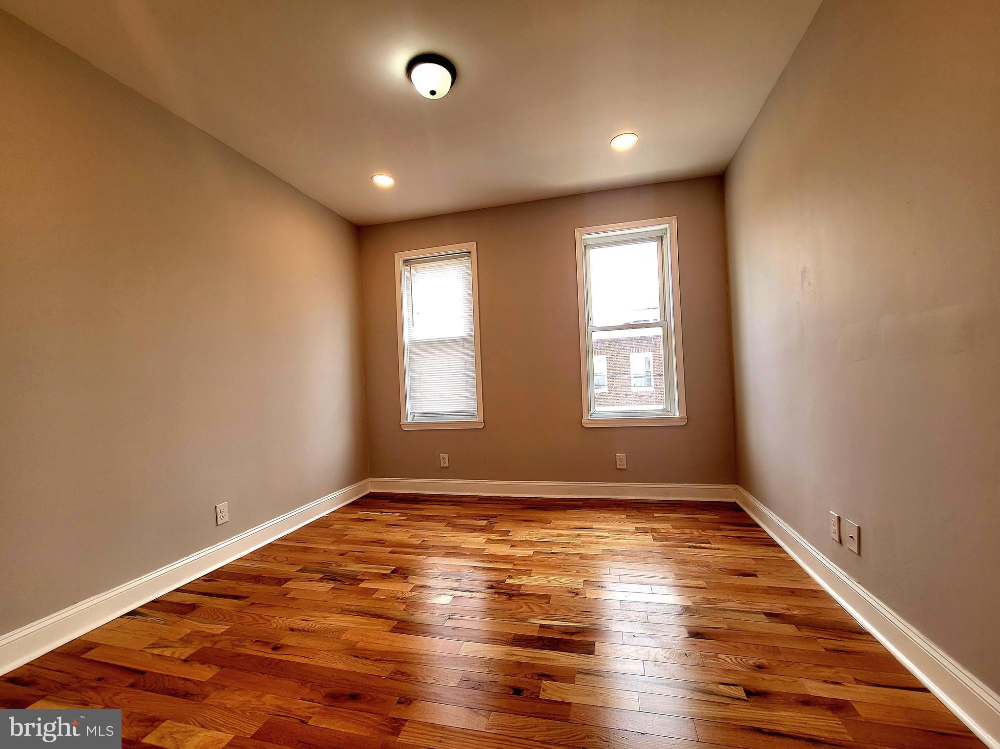 EAST KENSINGTON - Residential