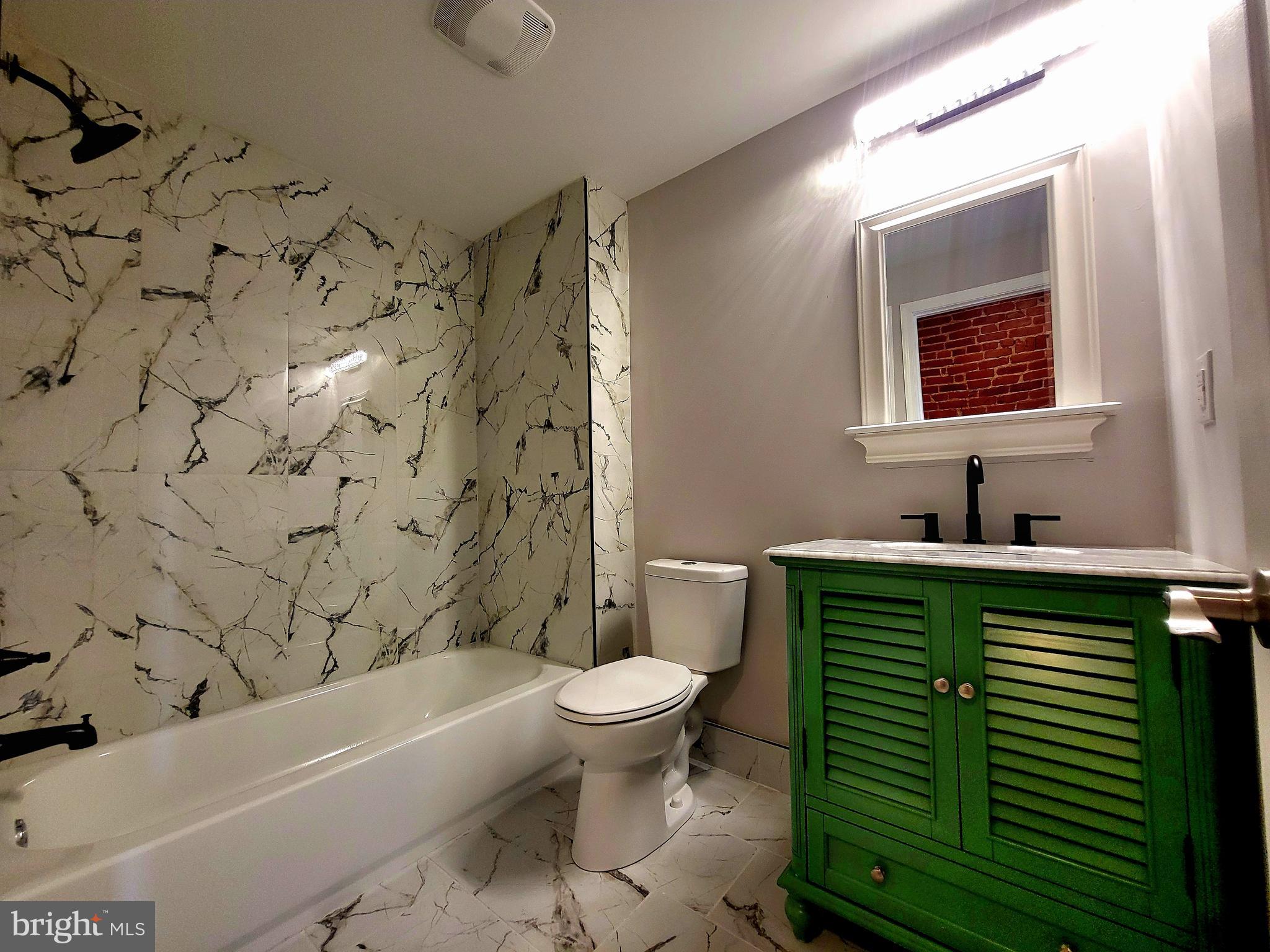 EAST KENSINGTON - Residential