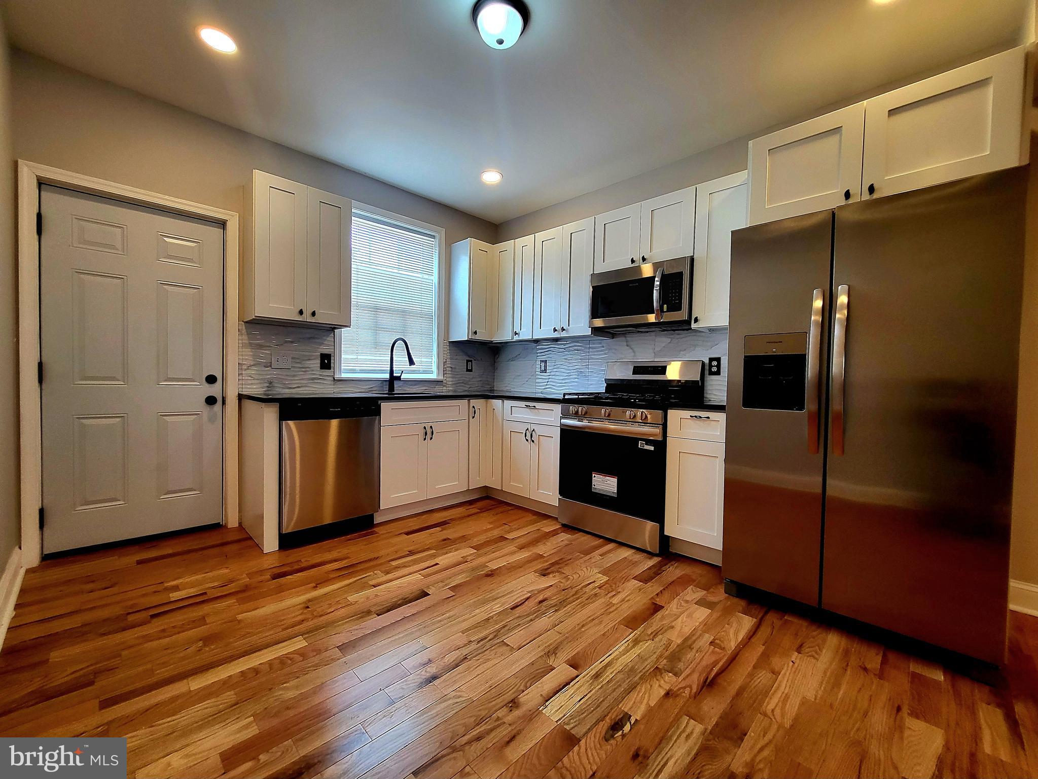 EAST KENSINGTON - Residential