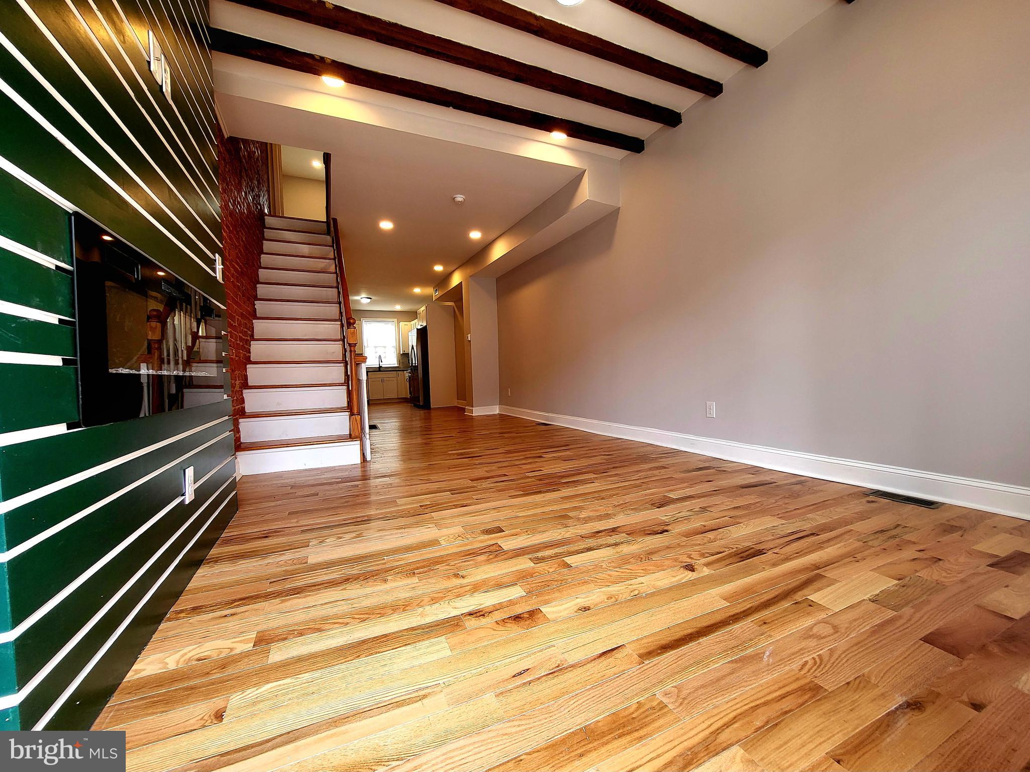 EAST KENSINGTON - Residential