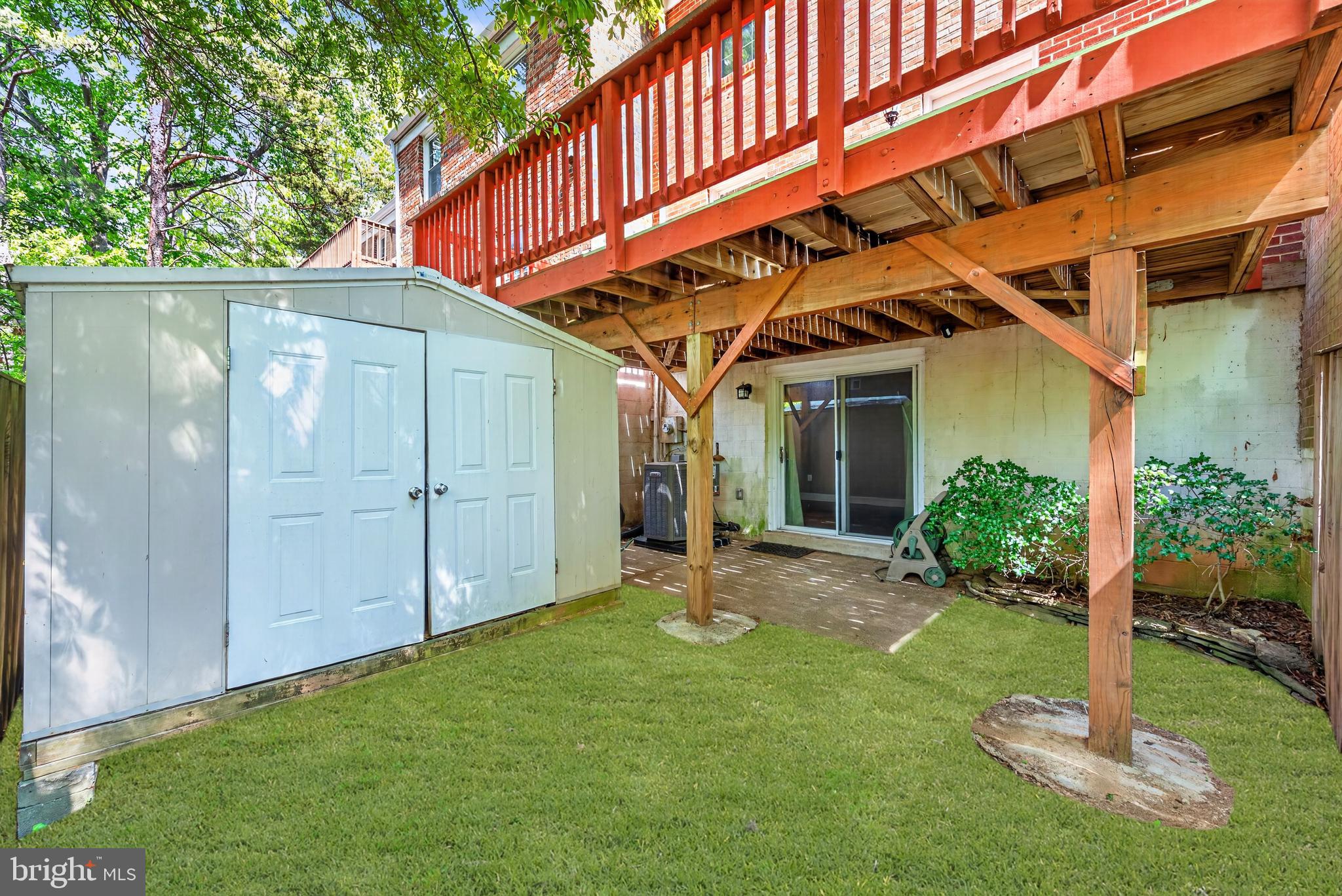 LAKE BRADDOCK - Residential