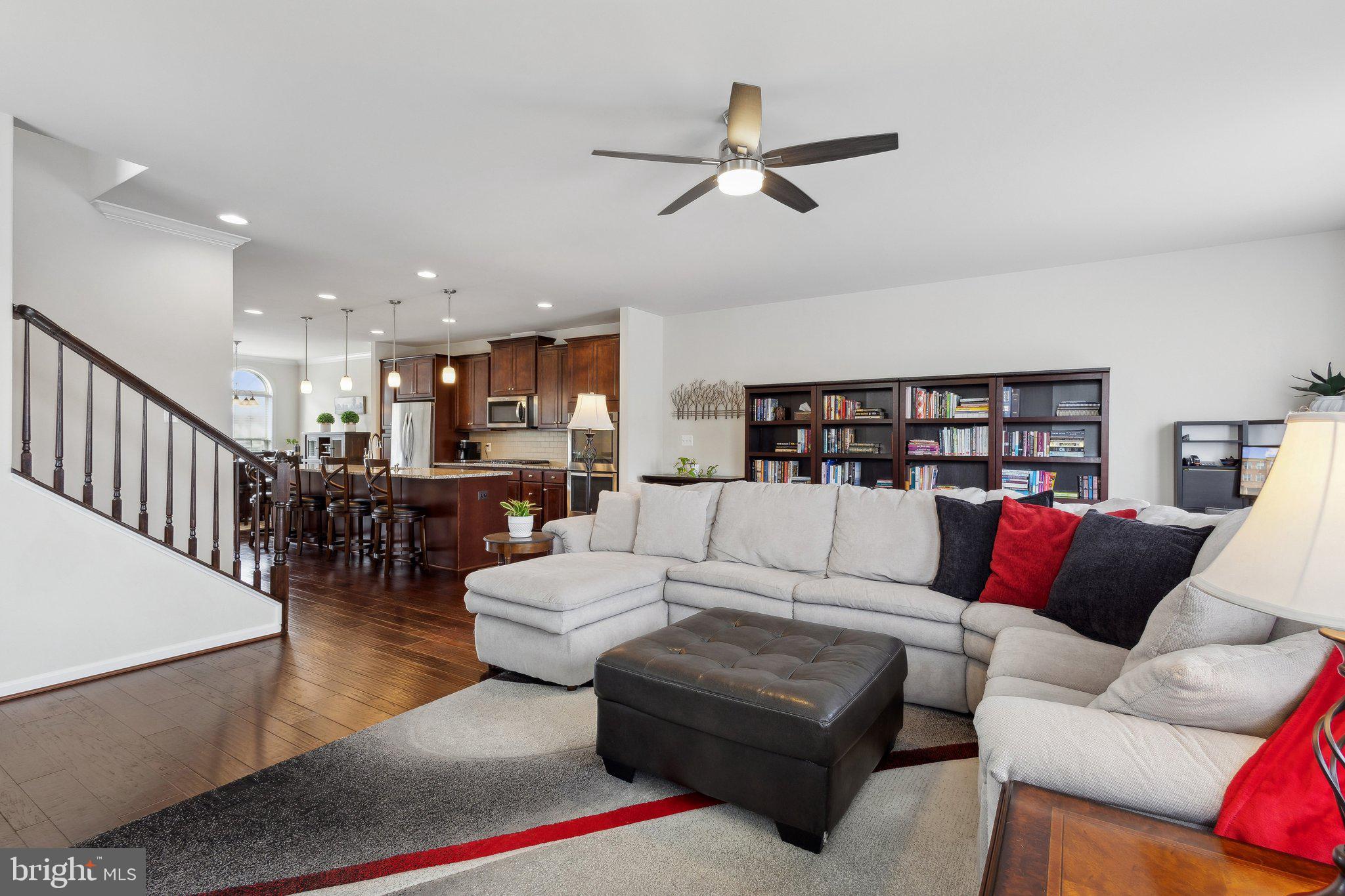 6711 PINCHOT LANE