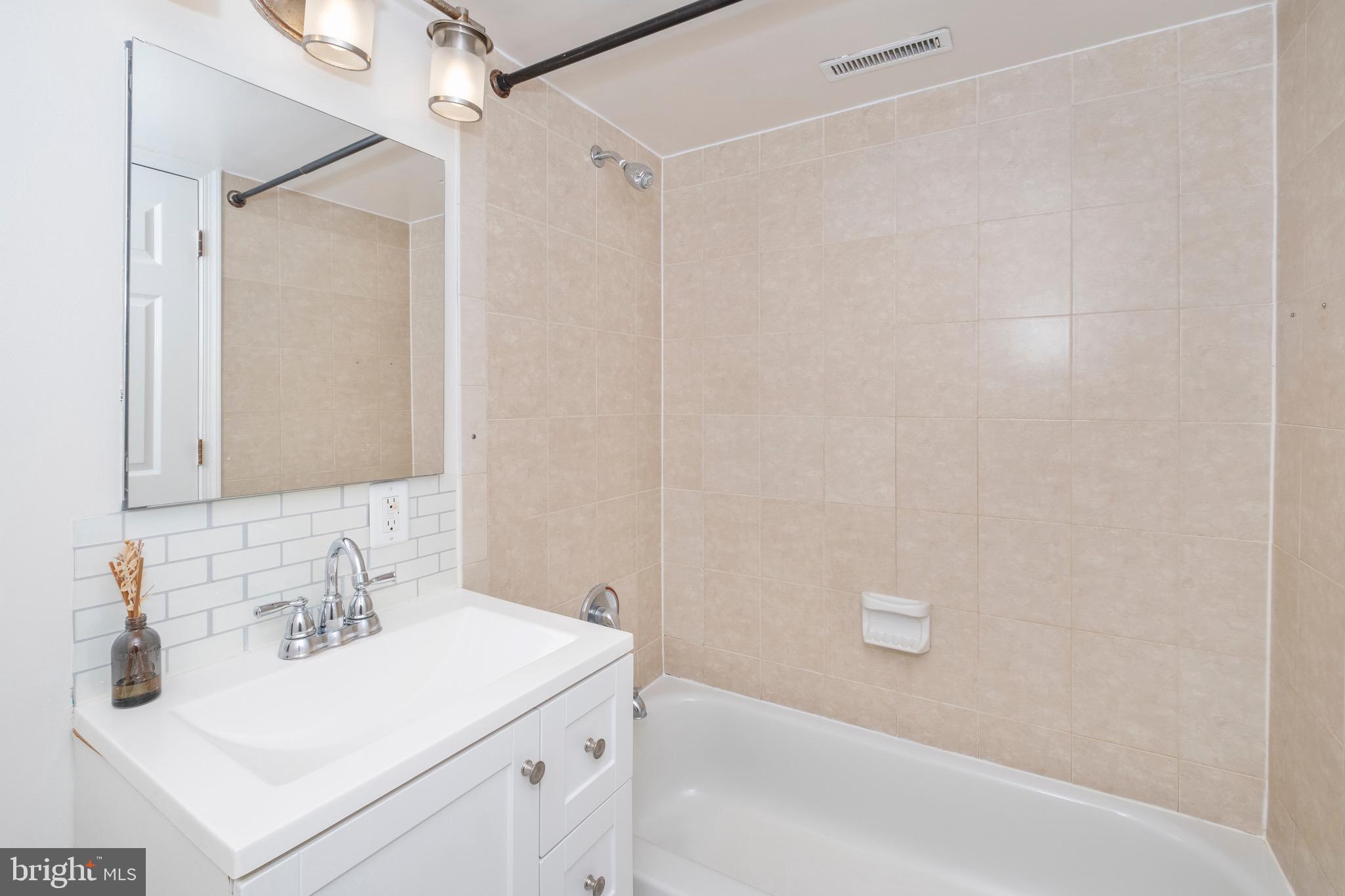 MARKHAM VIEW - Residential