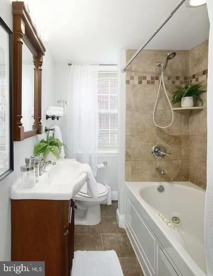 QUEEN VILLAGE - Residential