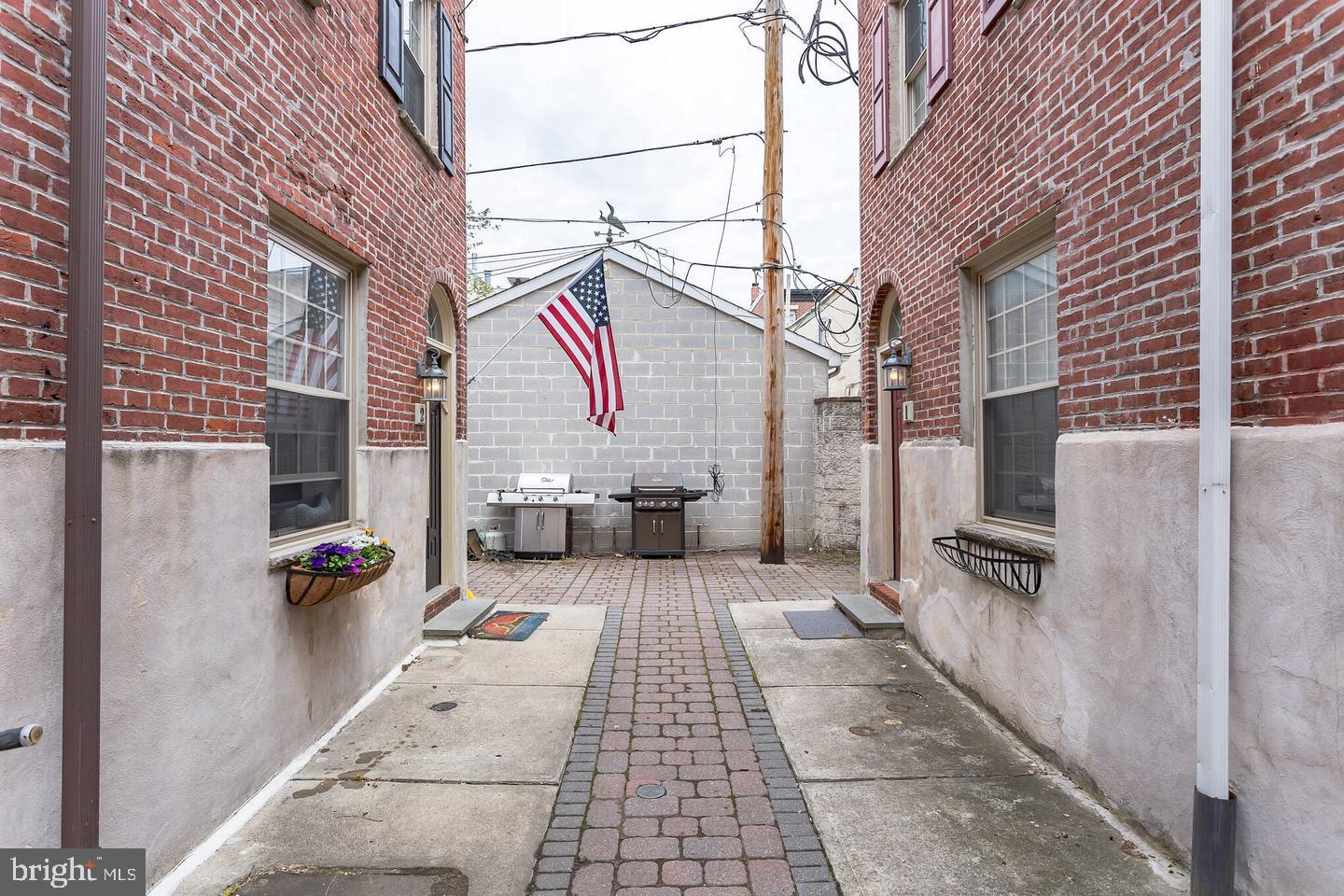 QUEEN VILLAGE - Residential