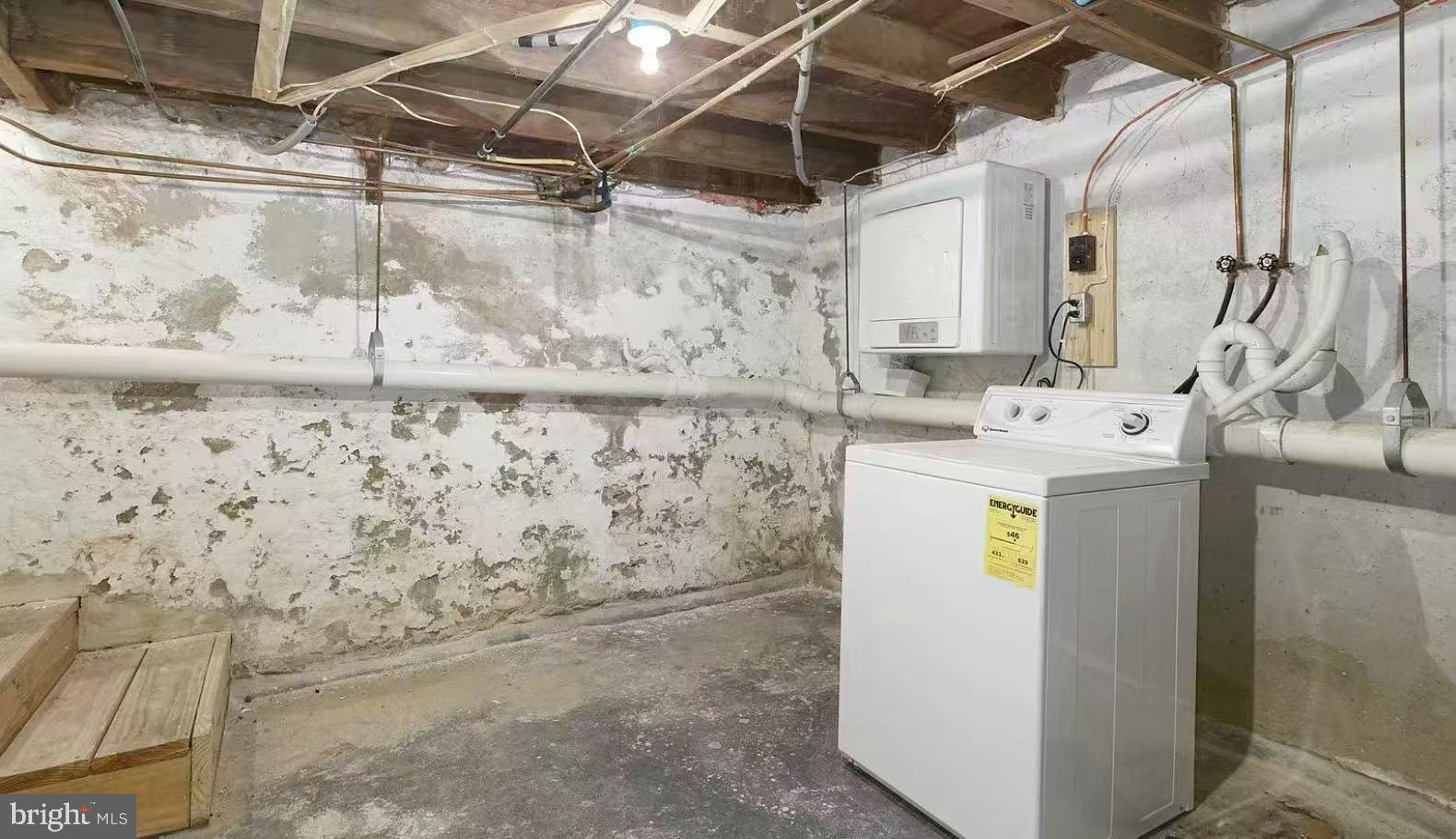 QUEEN VILLAGE - Residential