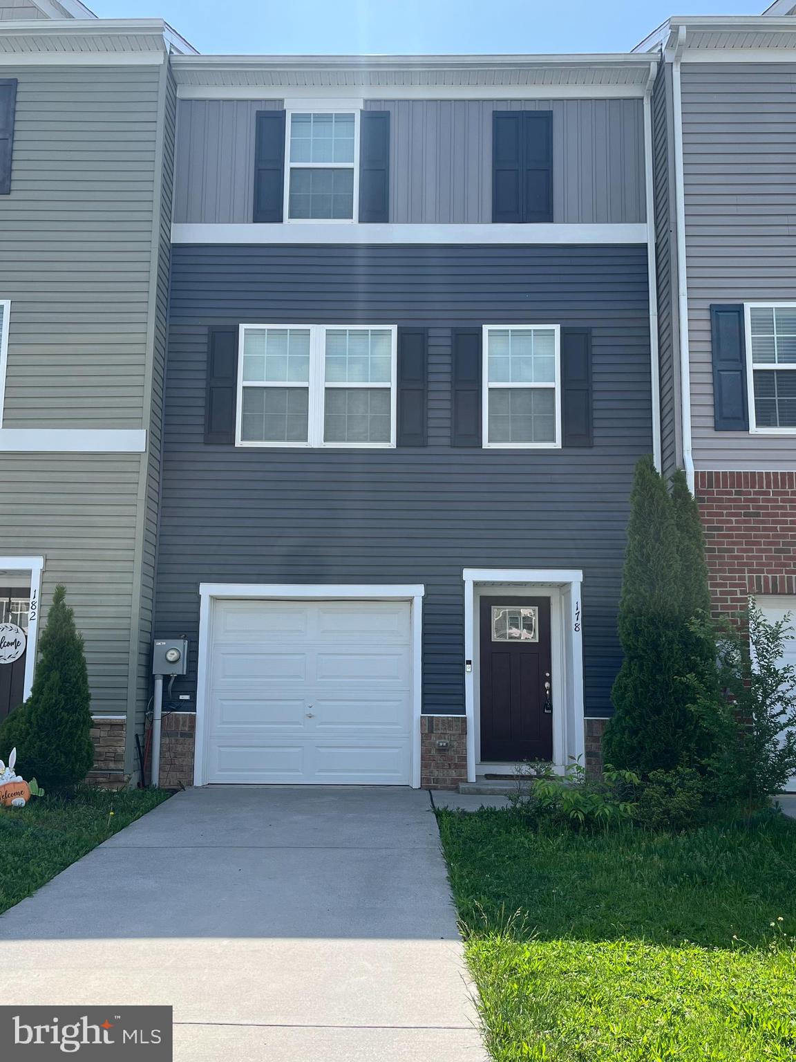 Townhome in Berkeley Ridge S/D. Features 3 fully finished floors. 4 Bedroom 2.5 bath. Open floor plan combining living, dining and kitchen. Carpet first floor only, and LVP throughout. All stainless appliances, 1 car garage, community play ground, visitor parking, walking distance to schools, grocery stores, restaurants and medical facilities. Move in ready.