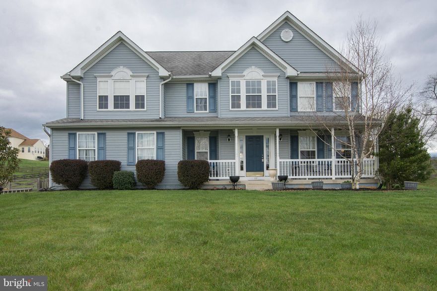 Nice silver maple Dan Ryan home in Spruce Hill S/D adjacent to Washington High School. Great lot with fenced rear yard, rear deck, 2 car side load garage and unfin. basement for further expansion. A commuters dream with easy access to Rte.9 and onto IAD and DC. Sited on 1.6 acres