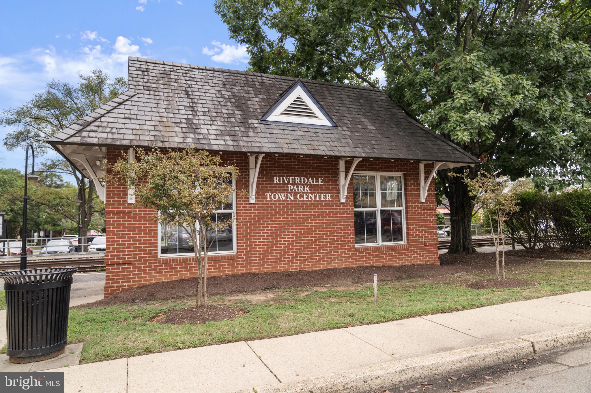 RIVERDALE PARK - Residential
