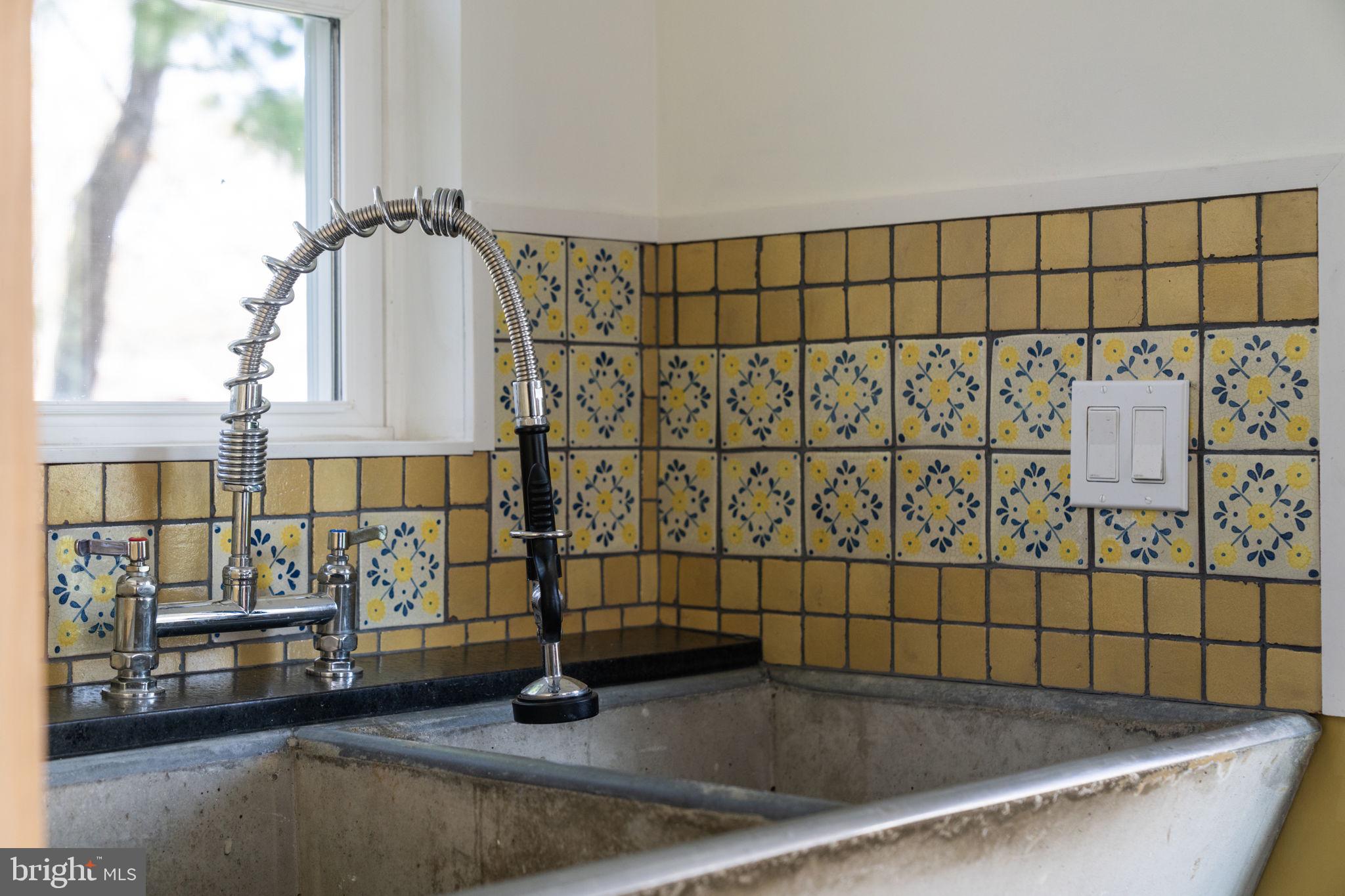 RIVERDALE PARK - Residential