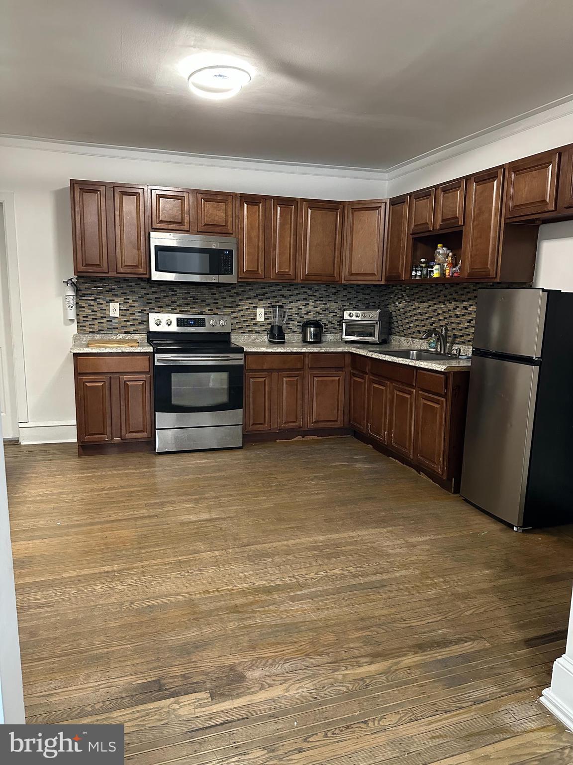 1223 W WYOMING AVENUE