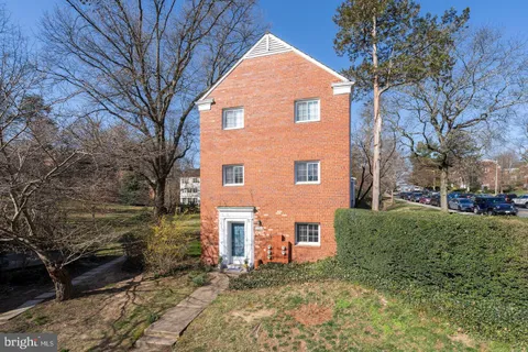 1700 Preston Road, Alexandria, VA MLS: VAAX2053352