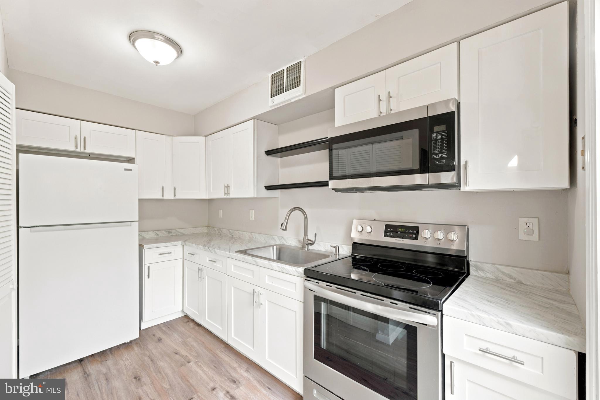 123 LEXINGTON BOULEVARD