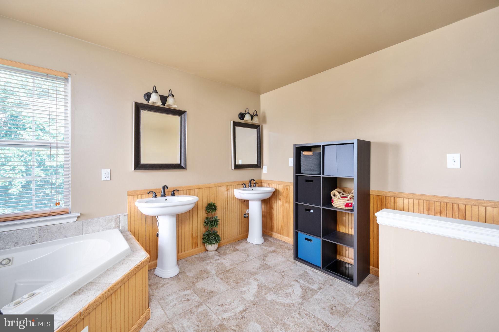 HAMPTON OAKS - Residential